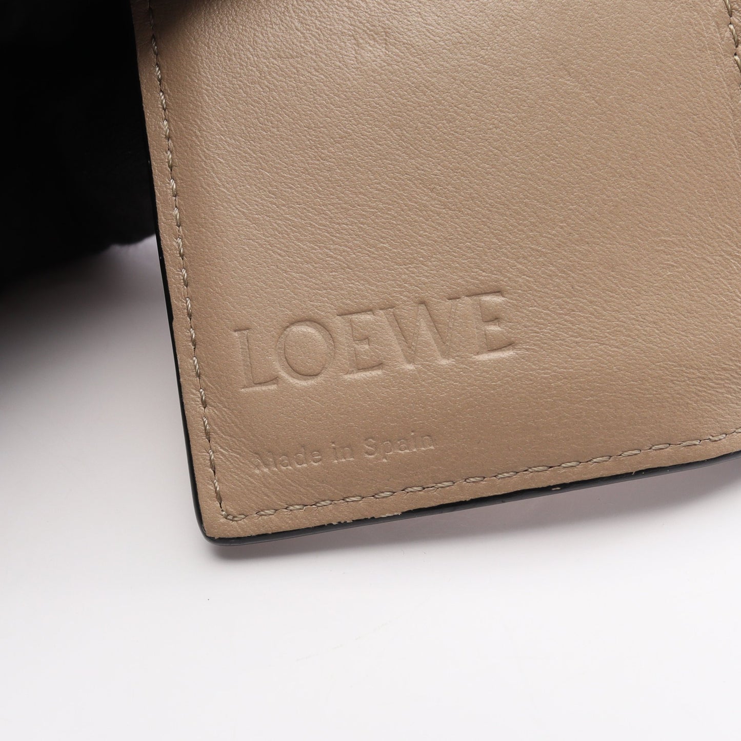 アナグラム トライフォールド 三つ折り財布 レザー ベージュ ロエベ 財布・小物 LOEWE