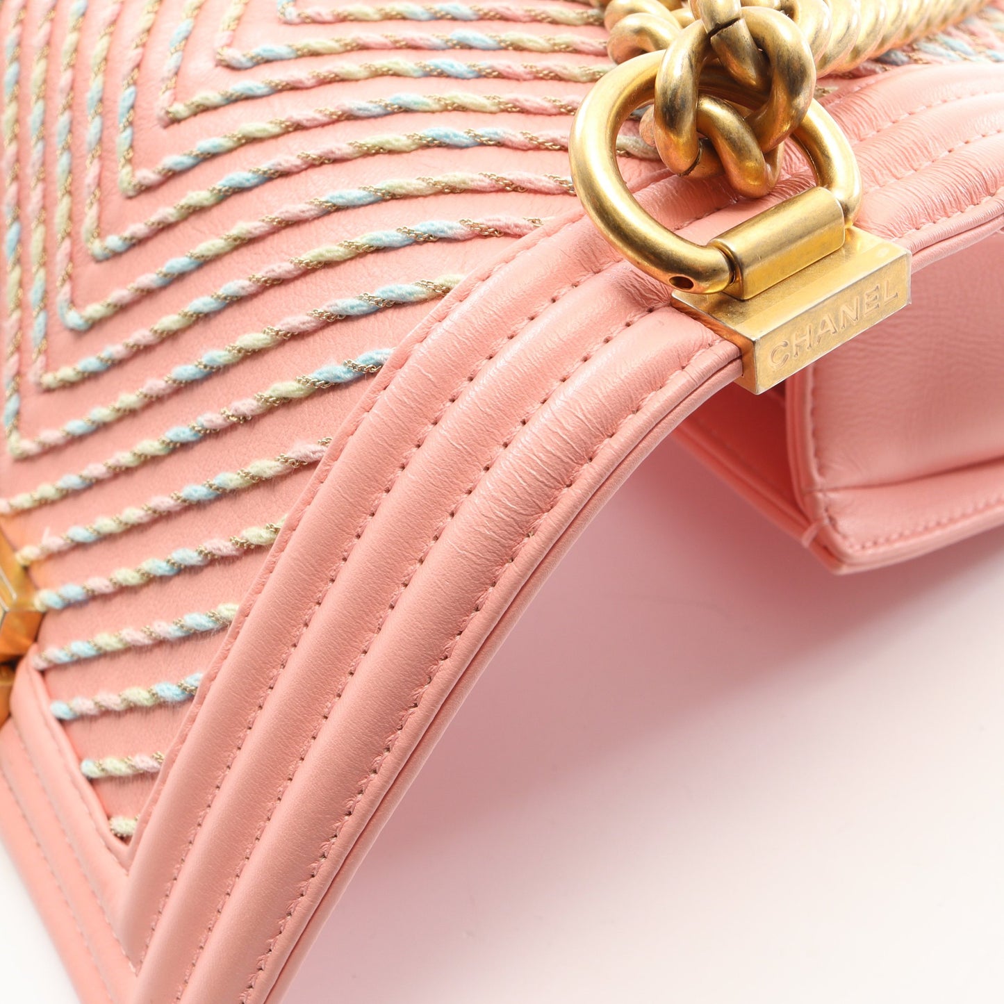 ボーイシャネル スモール チェーンショルダーバッグ レザー ピンク マルチカラー ゴールド金具 シャネル バッグ CHANEL