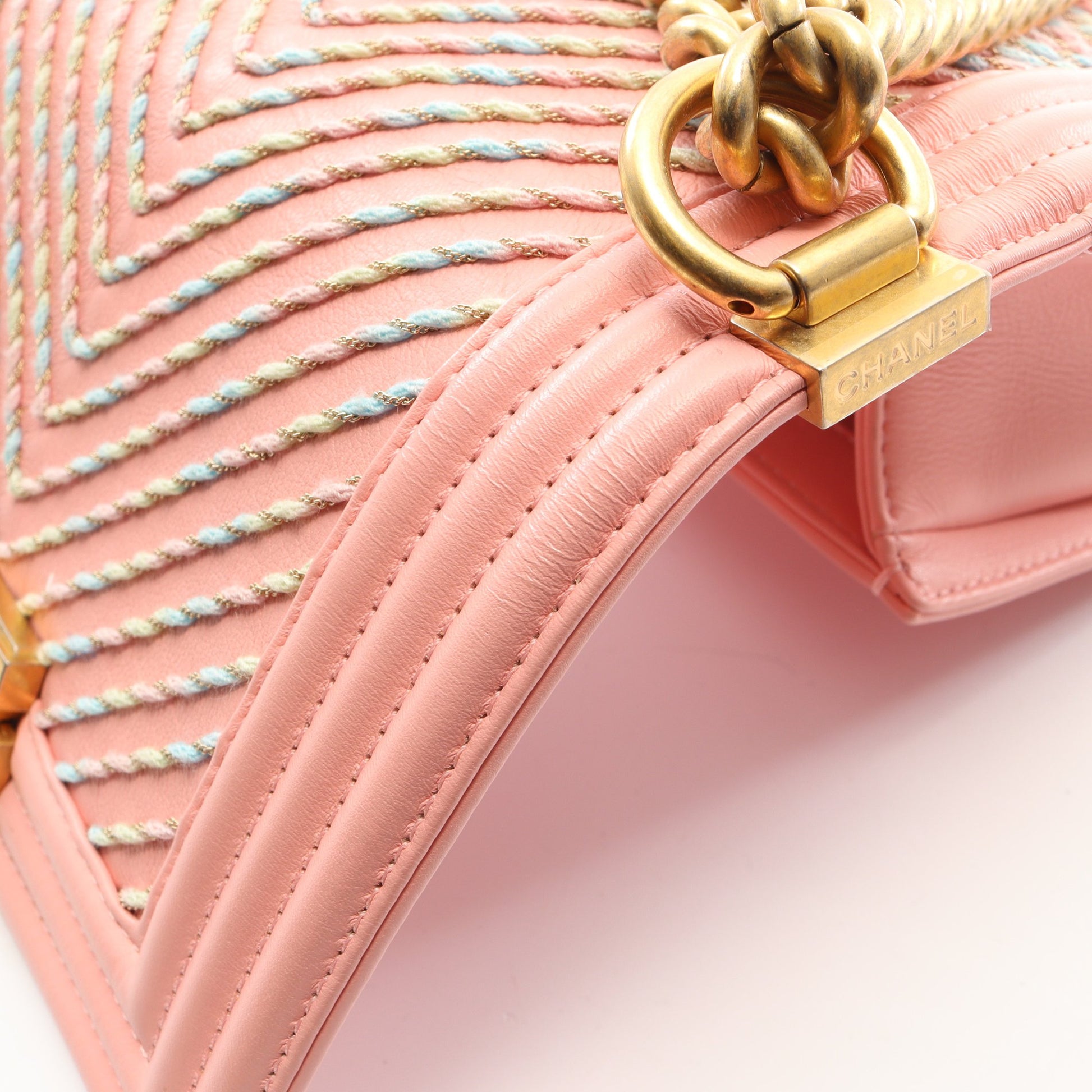 ボーイシャネル スモール チェーンショルダーバッグ レザー ピンク マルチカラー ゴールド金具 シャネル バッグ CHANEL