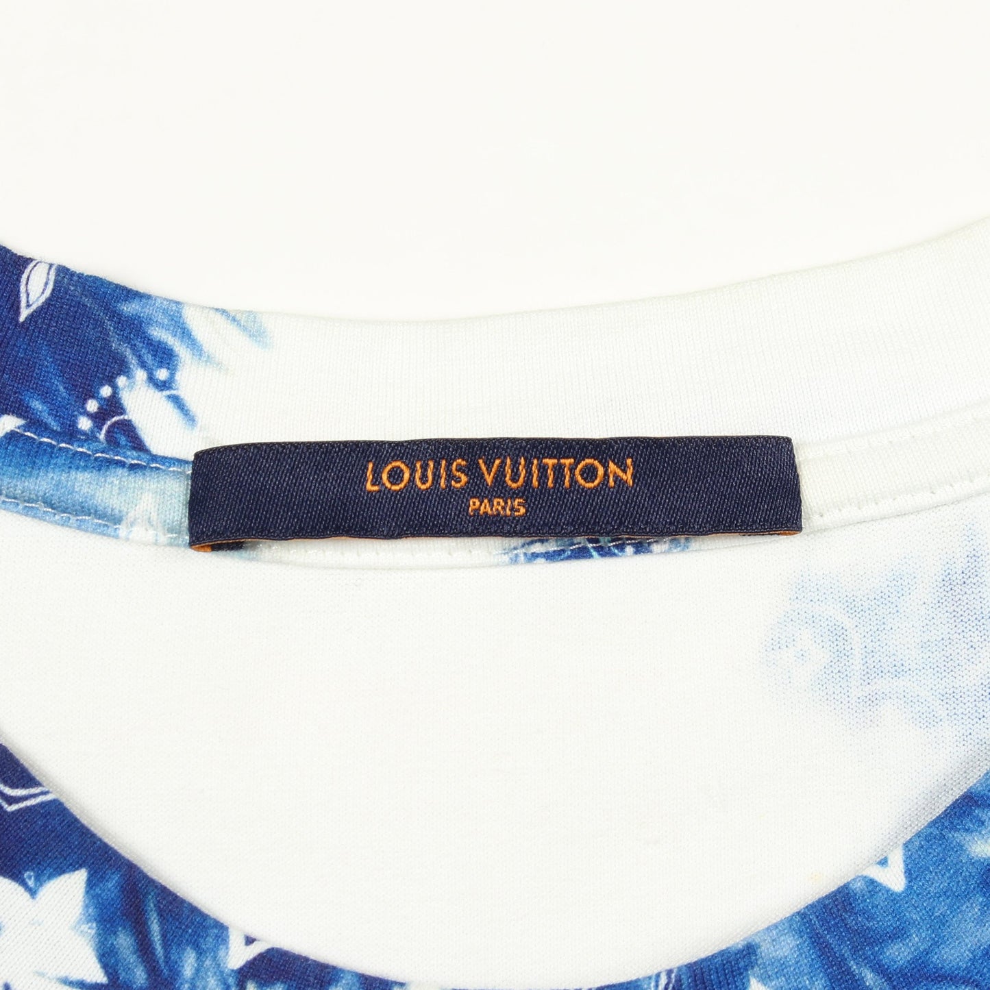 モノグラムバンダナプリント クルーネック 半袖Tシャツ コットン ホワイト ブルー ルイヴィトン トップス LOUIS VUITTON