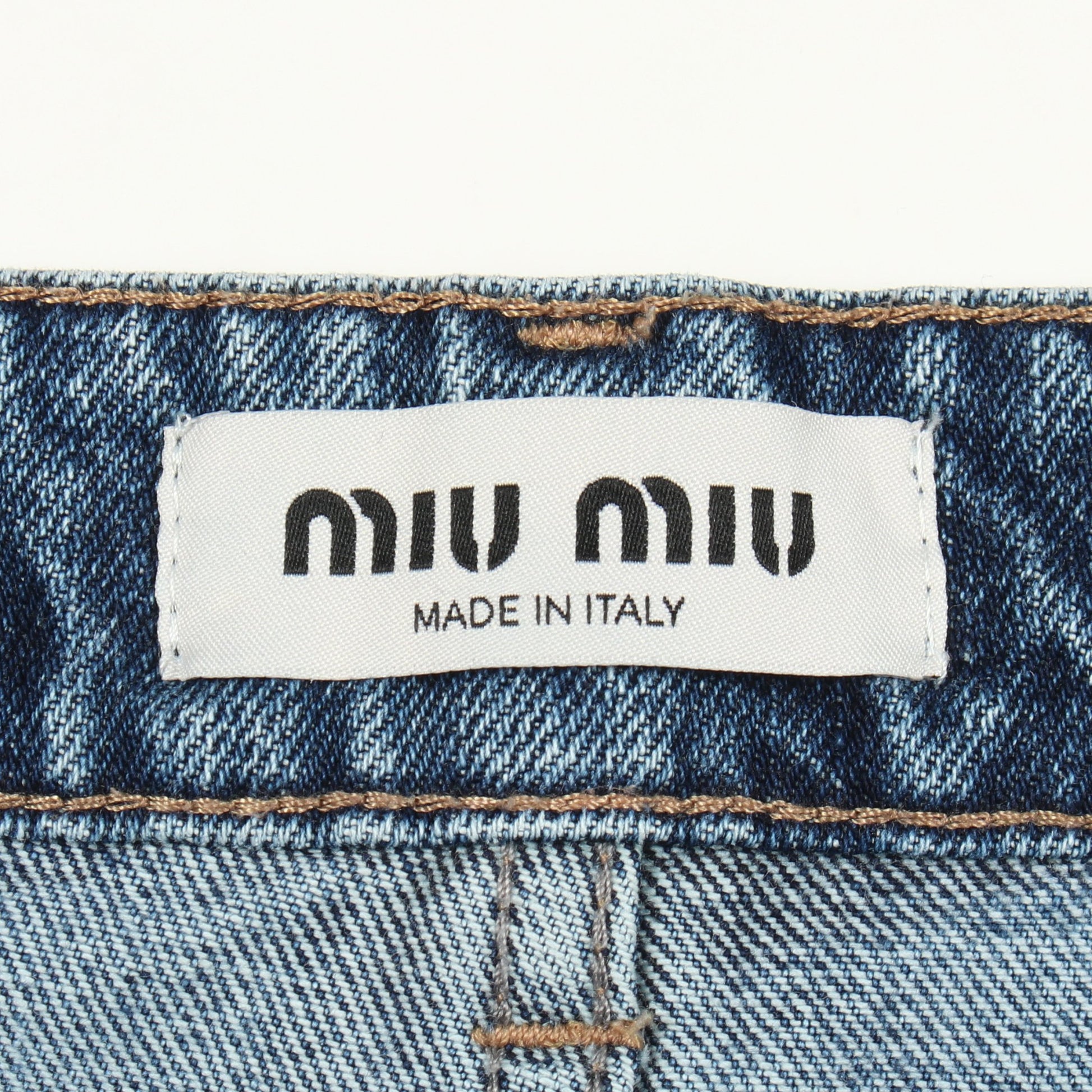 ロゴレザーパッチ ボタンフライ ワイド デニムパンツ コットン ブルー ミュウミュウ ボトムス miu miu