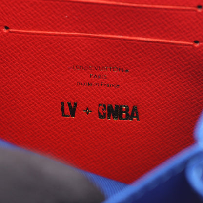 LV × NBA ソフトトランク フォーンボックス モノグラム ボディバッグ PVC レザー ファブリック ブラウン ホワイト ルイヴィトン