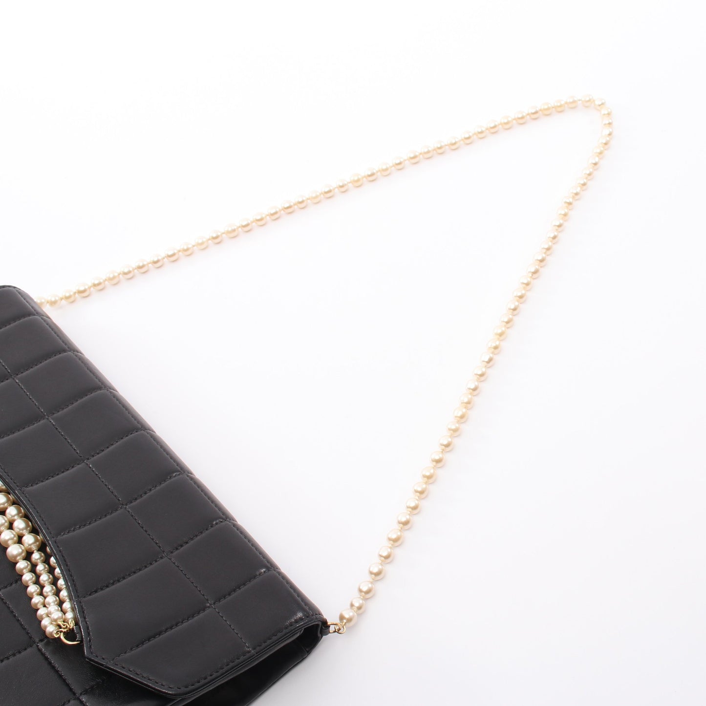 チョコバー パール チェーンショルダー ショルダーバッグ ラムスキン ブラック ゴールド金具 シャネル バッグ CHANEL