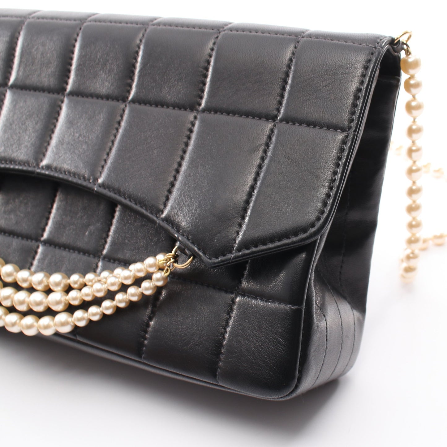 チョコバー パール チェーンショルダー ショルダーバッグ ラムスキン ブラック ゴールド金具 シャネル バッグ CHANEL