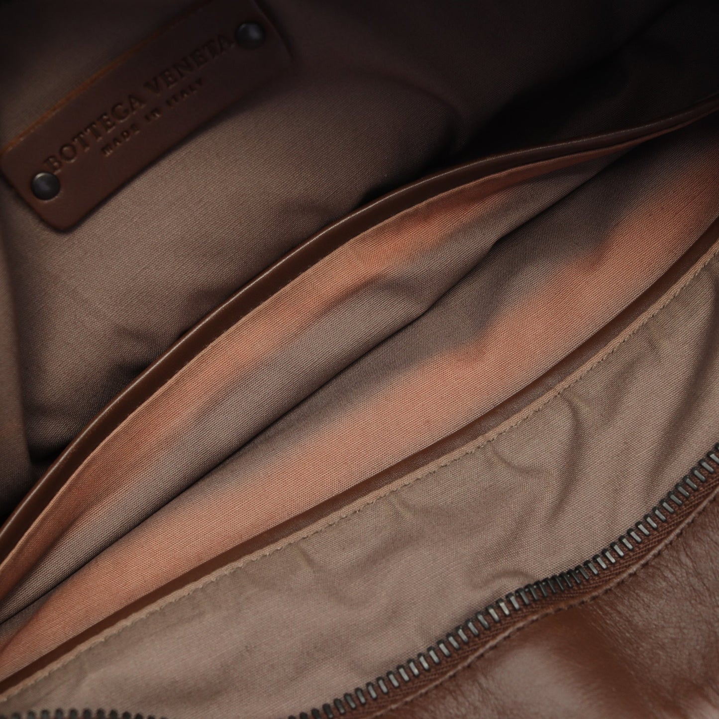 イントレチャート ショルダーバッグ レザー ブラウン ボッテガヴェネタ バッグ BOTTEGA VENETA