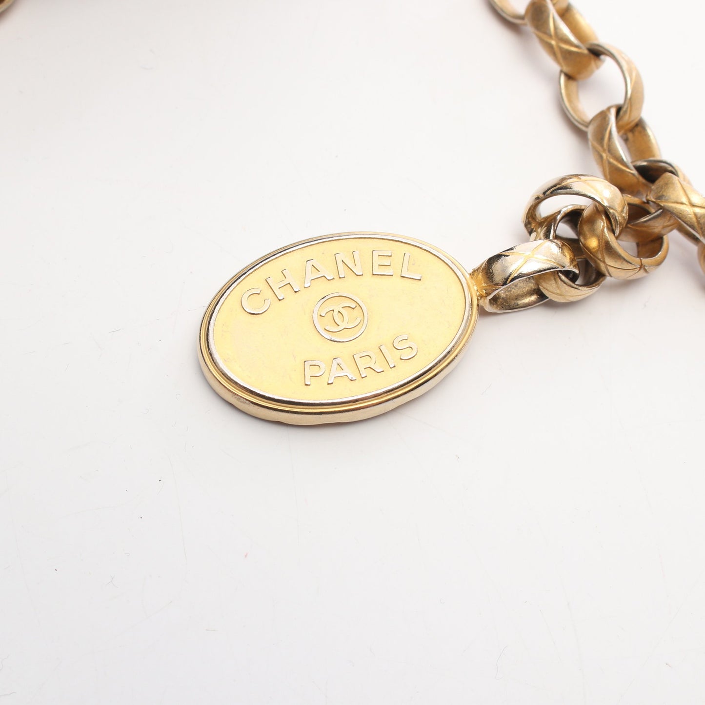 マトラッセ チェーンショルダーバッグ ラムスキン ネイビー ゴールド金具 シャネル バッグ CHANEL