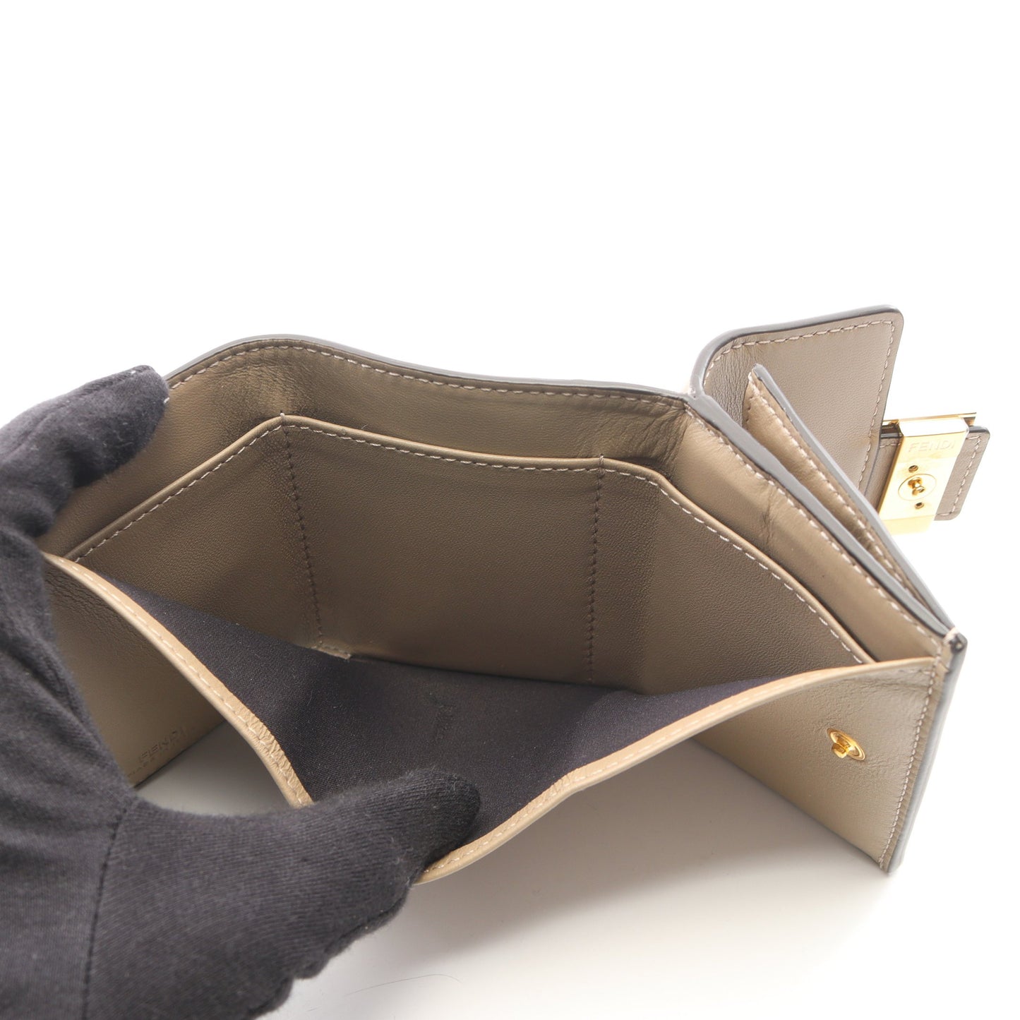 バゲット FFロゴ 三つ折り財布 レザー グレーベージュ フェンディ