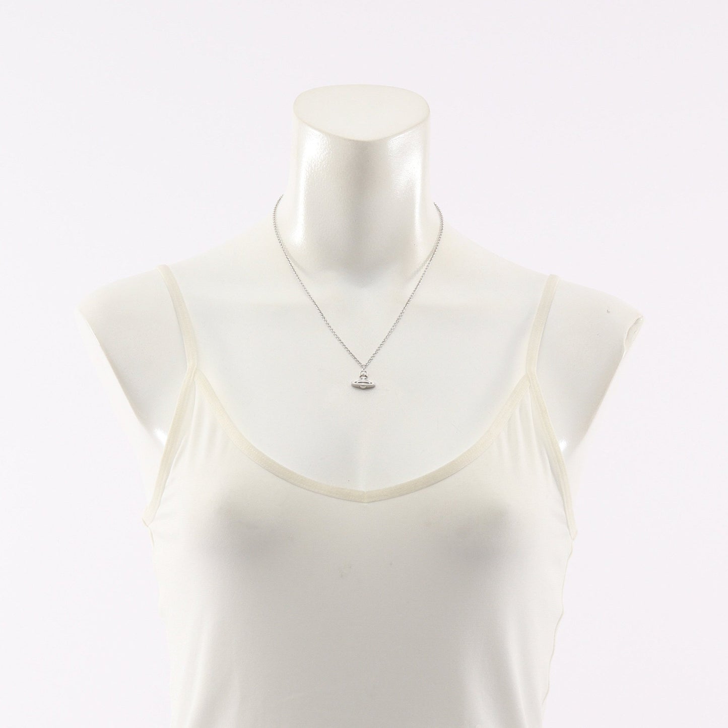 SIMONETTA BAS RELIEF PENDANT ネックレス フェイクパール シルバー ホワイト ヴィヴィアンウエストウッド