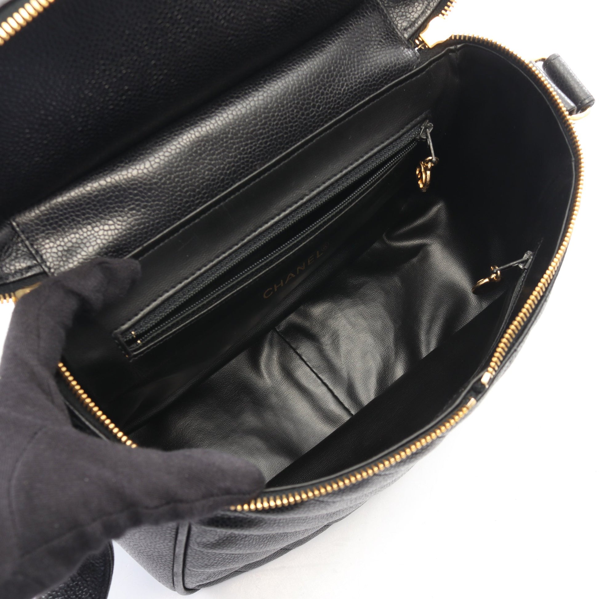 Vステッチ バニティ チェーンショルダーバッグ キャビアスキン ブラック ゴールド金具 ヴィンテージ シャネル バッグ CHANEL