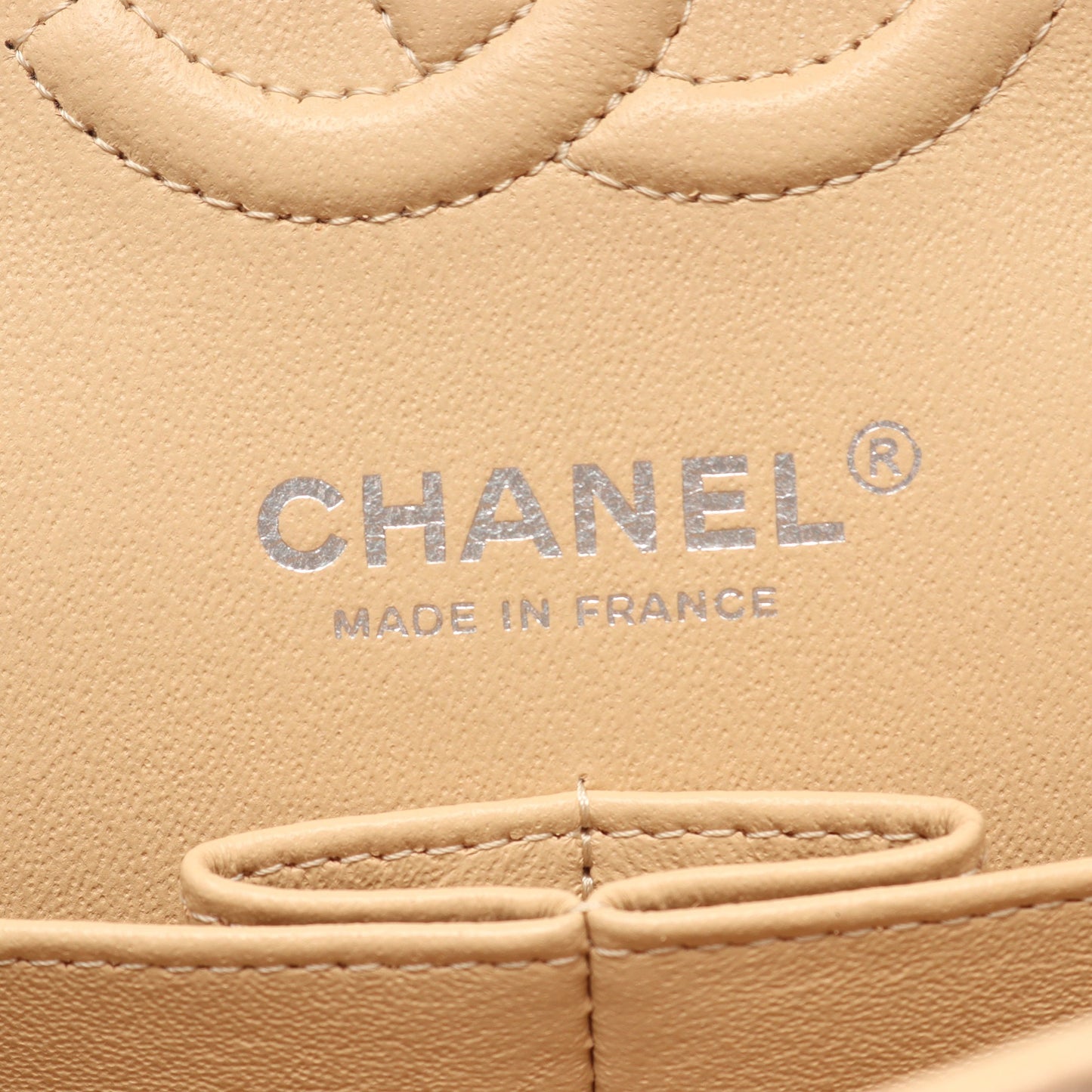 マトラッセ Wフラップ Wチェーンショルダーバッグ キャビアスキン ベージュ シルバー金具 シャネル バッグ CHANEL