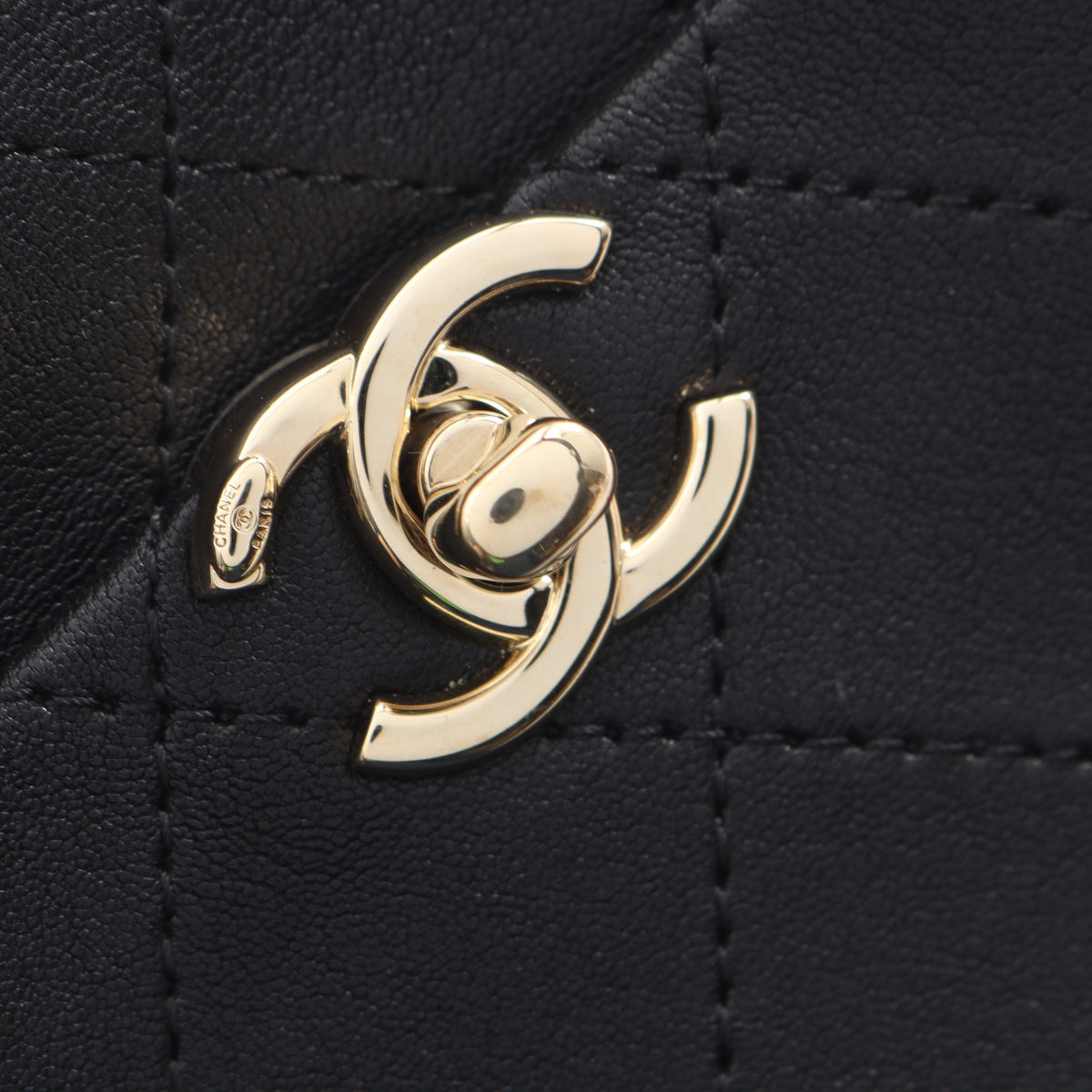 マトラッセ スモール チェーンショルダーバッグ ラムスキン ブラック ゴールド金具 シャネル バッグ CHANEL