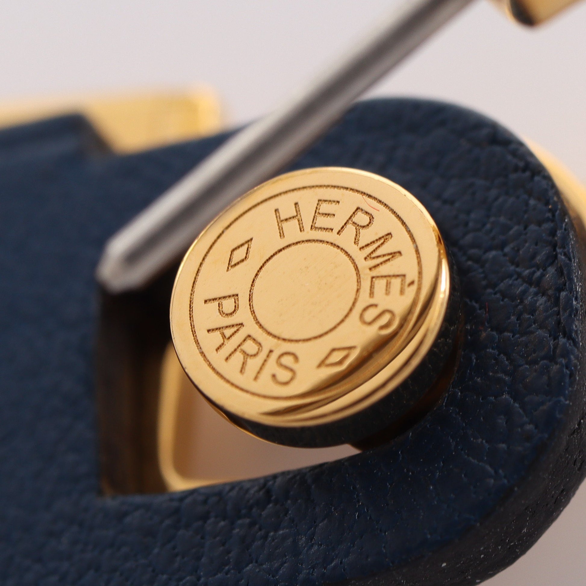 オーケリー D刻印 ピアス GP レザー ネイビー ゴールド エルメス アクセサリー HERMES