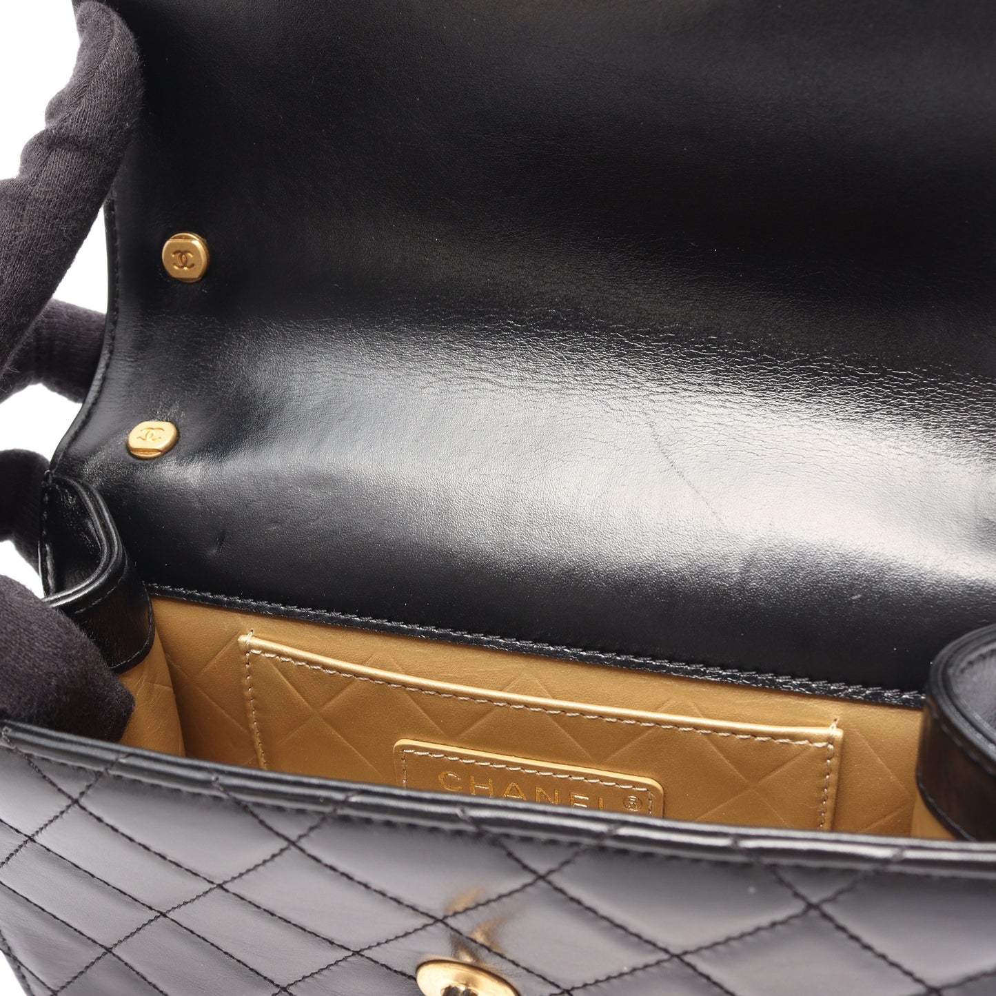 マトラッセ スモールフラップ チェーンショルダーバッグ レザー ブラック ゴールド金具 シャネル