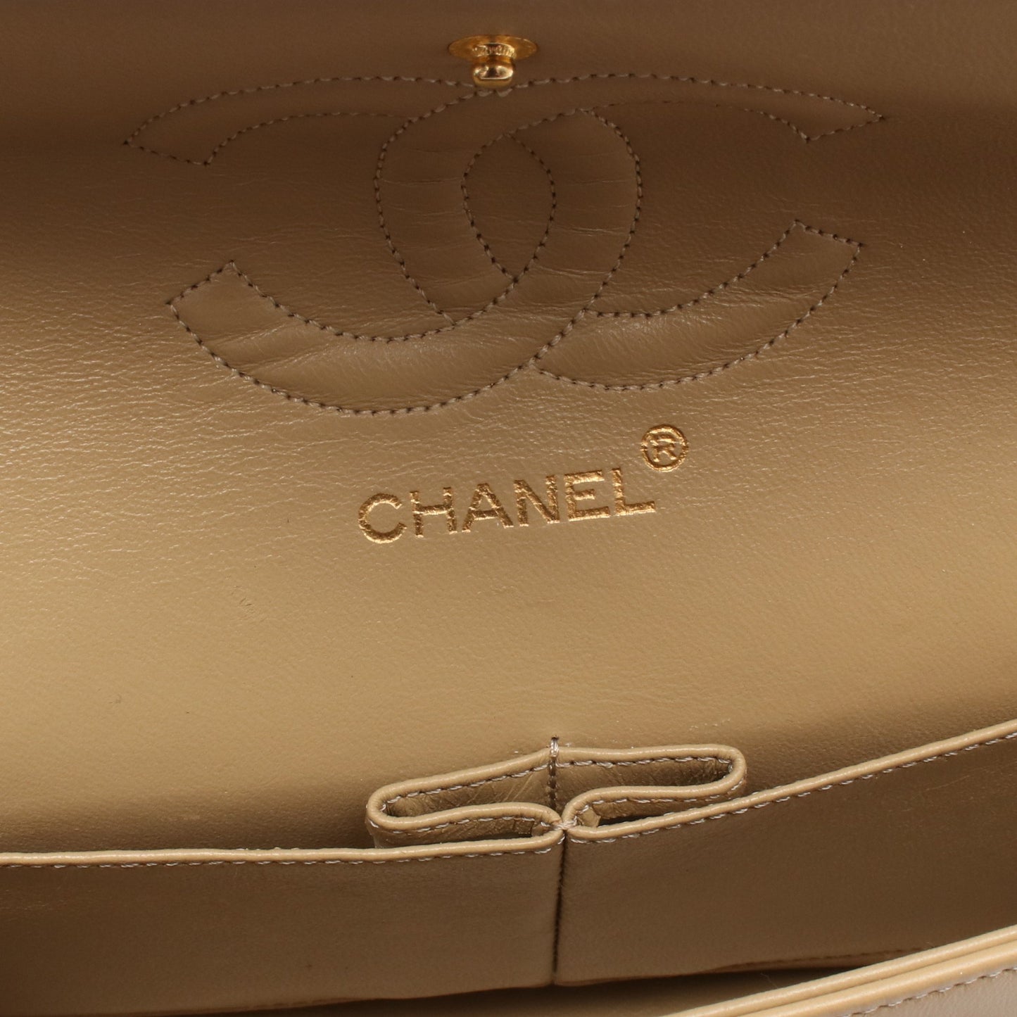 マトラッセ Wフラップ Wチェーンショルダーバッグ ラムスキン ベージュ ゴールド金具 シャネル