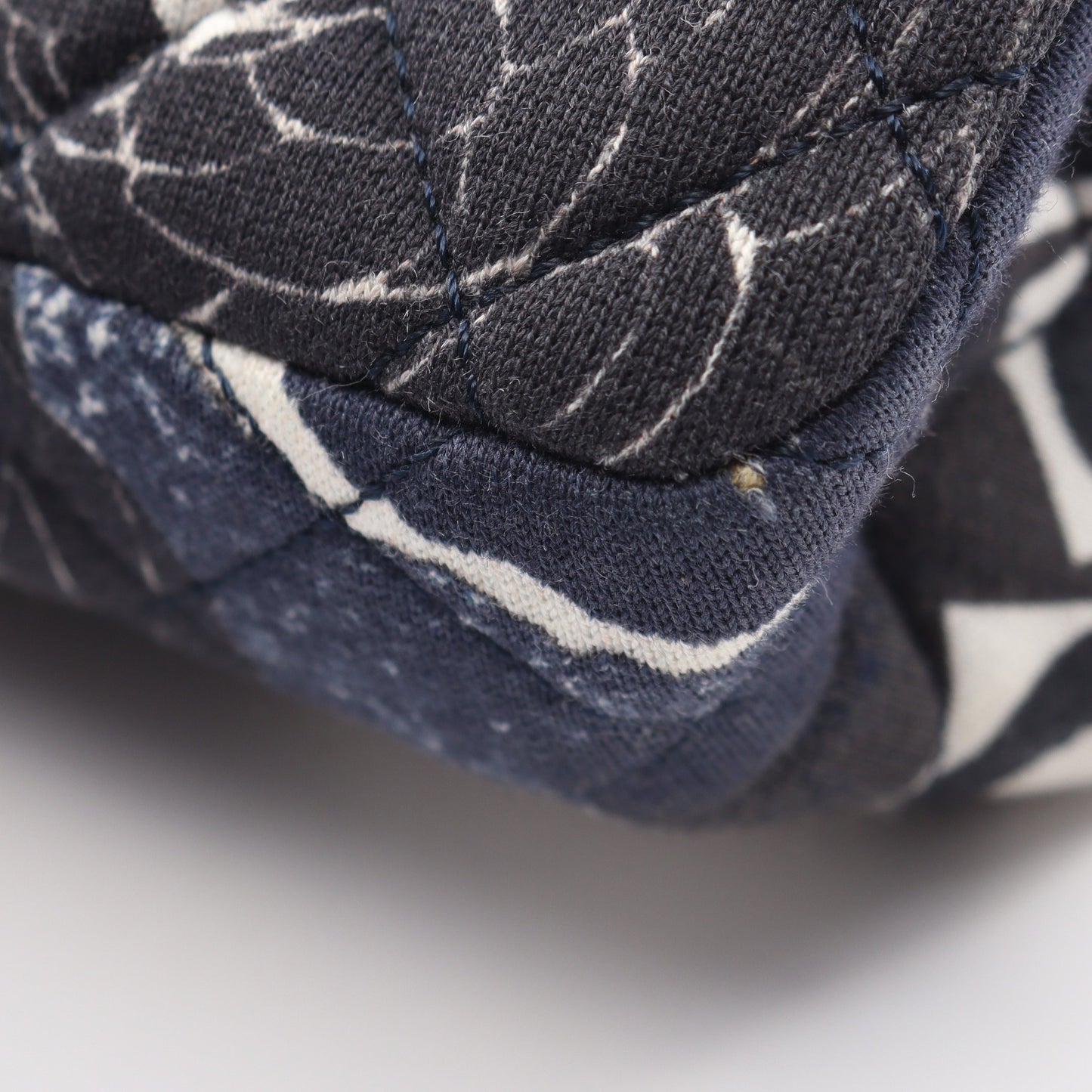 2.55 ミニマトラッセ カメリアグラフィティ マドモアゼルチェーン Wチェーンショルダーバッグ ファブリック ネイビー ホワイト ブラック シルバー金具 シャネル