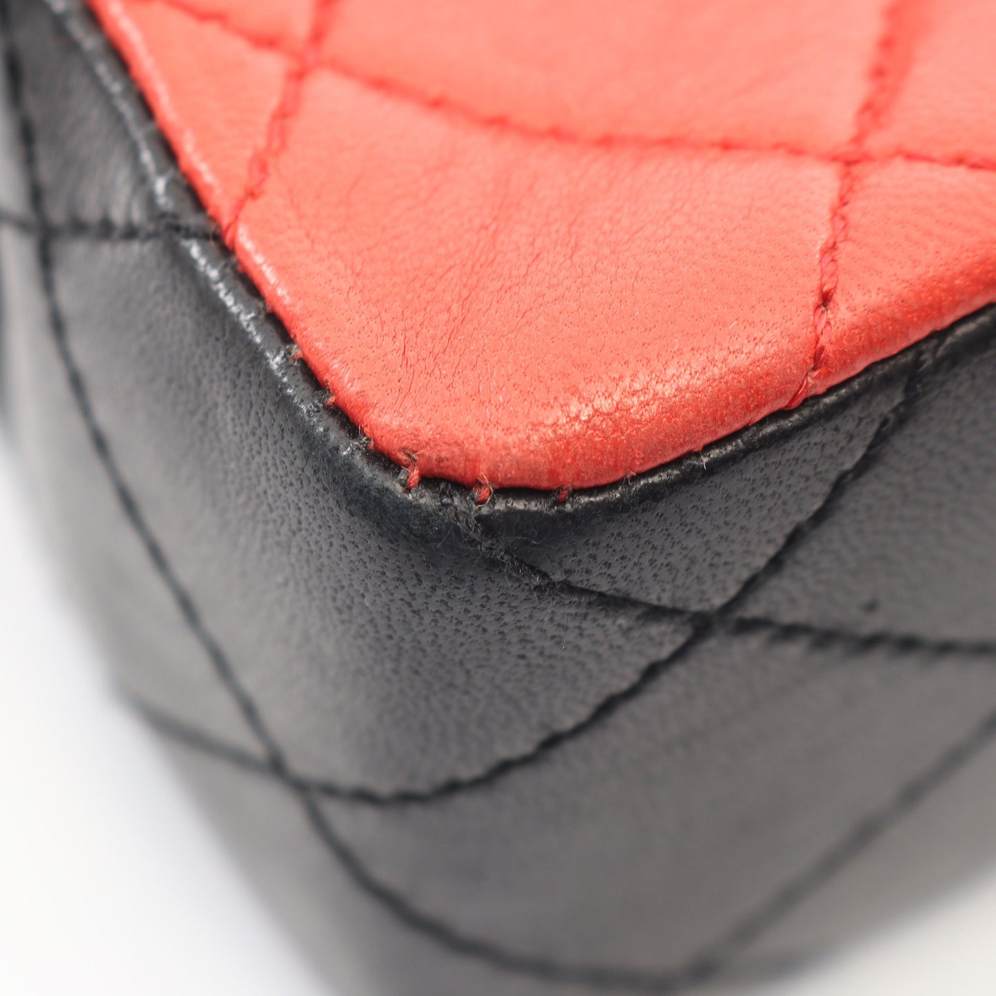 マトラッセ シングルフラップ バイカラー チェーンショルダーバッグ ラムスキン ブラック レッド シルバー金具 シャネル