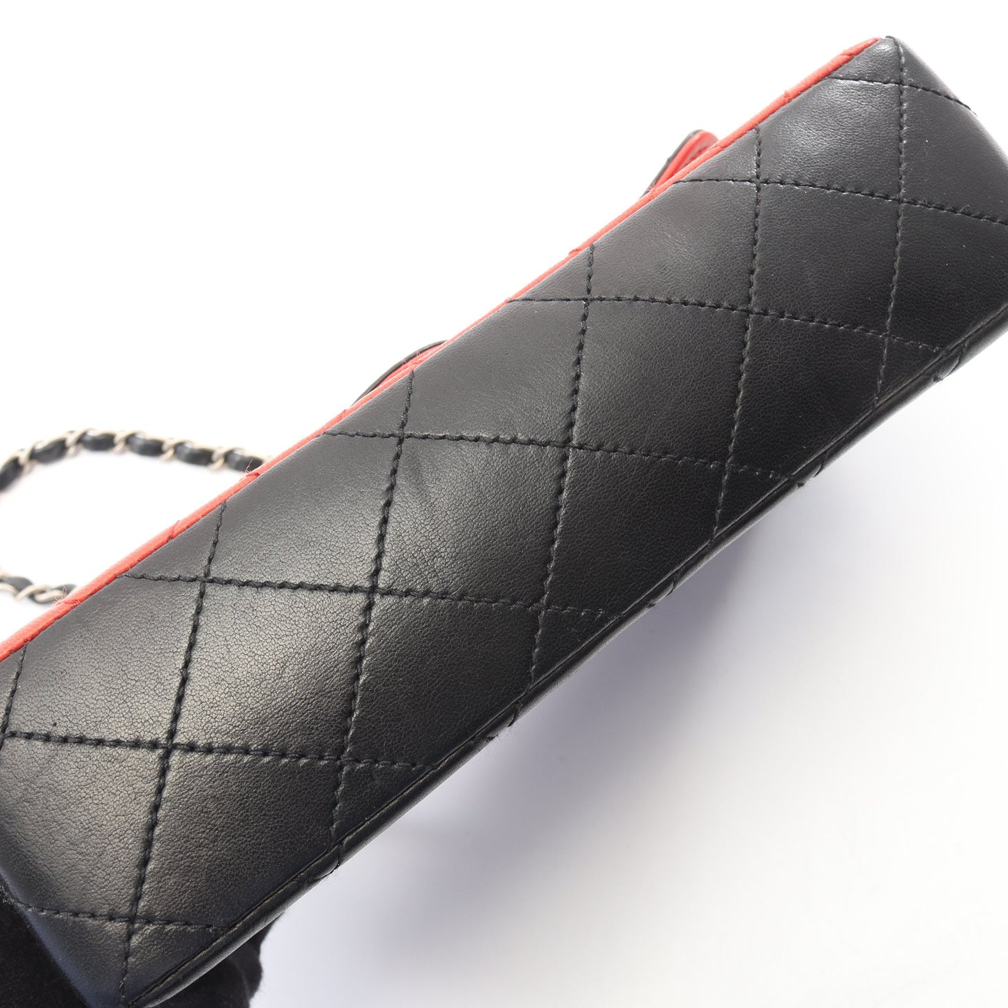 マトラッセ シングルフラップ バイカラー チェーンショルダーバッグ ラムスキン ブラック レッド シルバー金具 シャネル
