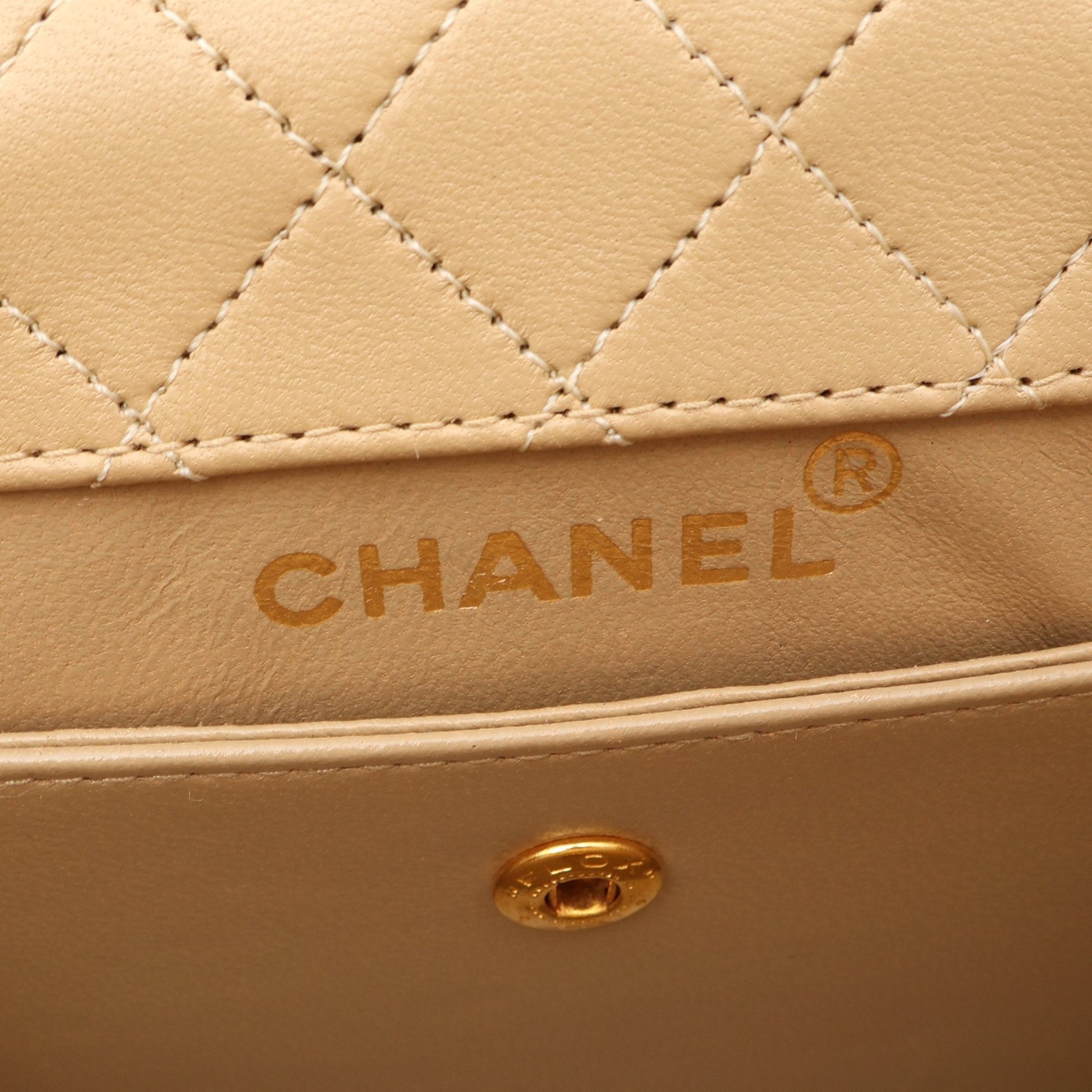 マトラッセ チェーンショルダーバッグ ラムスキン ベージュ ゴールド金具 シャネル バッグ CHANEL