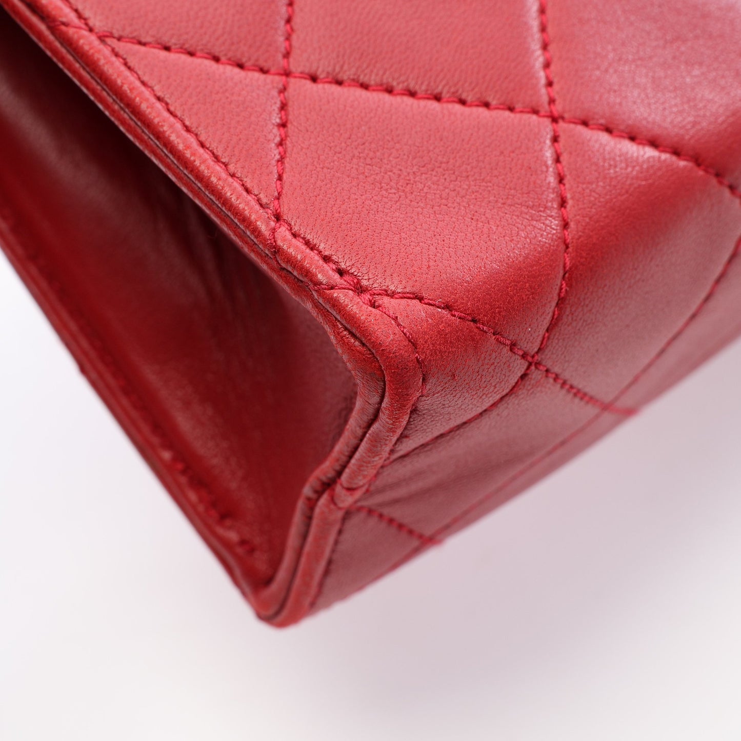マトラッセ デカココマーク チェーンショルダーバッグ ラムスキン レッド ゴールド金具 シャネル