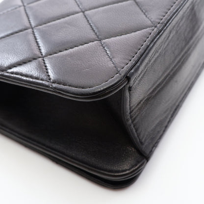 ミニマトラッセ プッシュロック フルフラップ チェーンショルダーバッグ ラムスキン ブラック ゴールド金具 シャネル