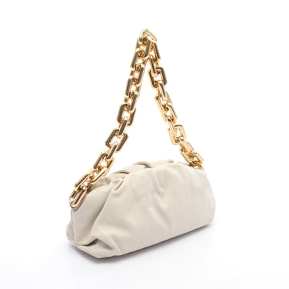 ザ チェーン ポーチ チェーンショルダーバッグ レザー オフホワイト ボッテガヴェネタ バッグ BOTTEGA VENETA