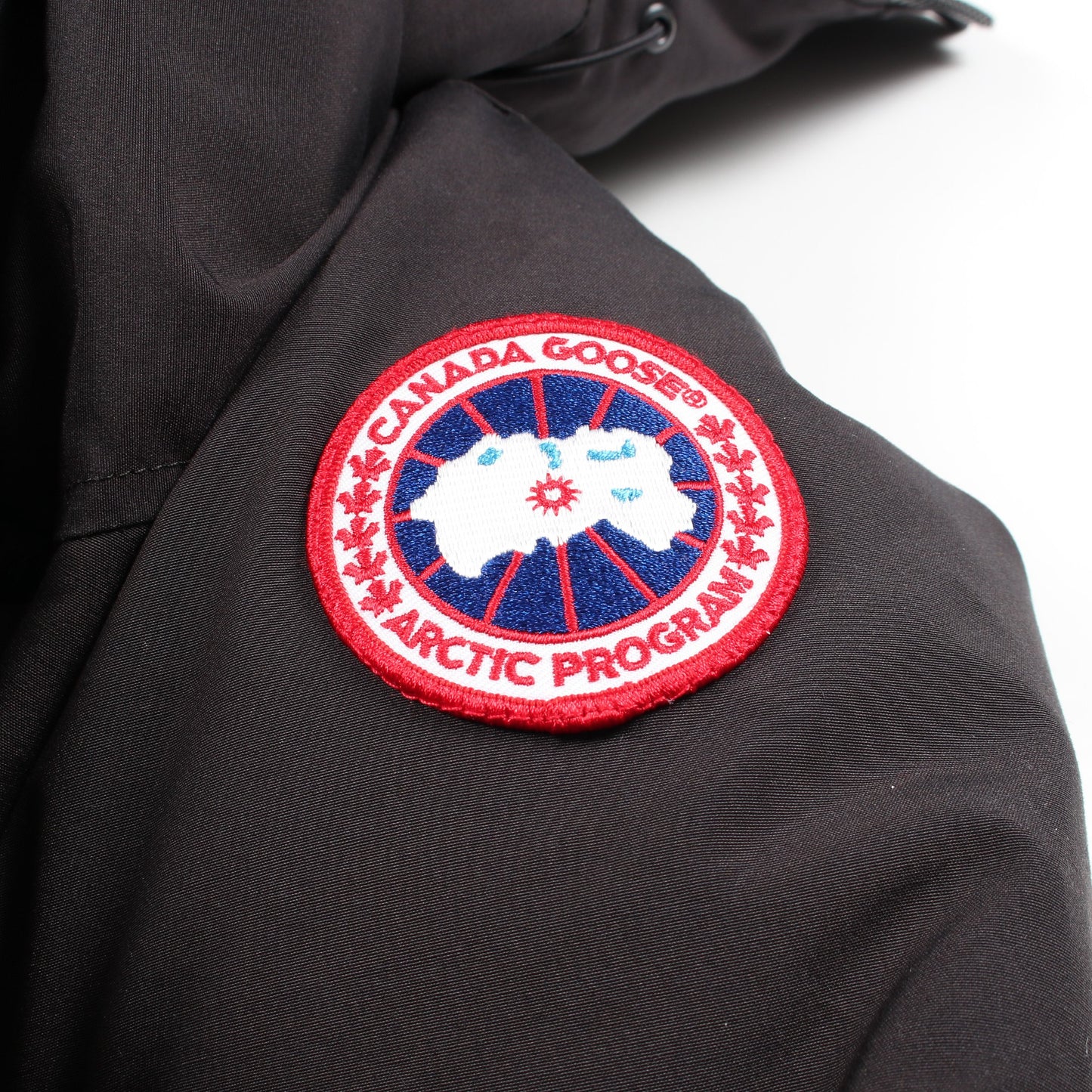 CHATEAU PARKA FUSION FIT フード付き ダウンジャケット コットン ブラック カナダグース