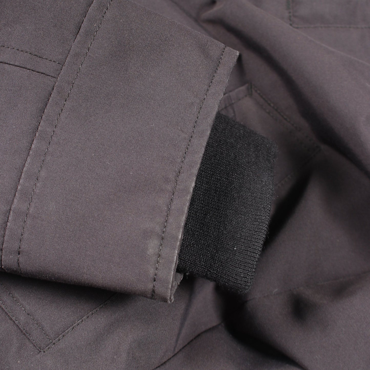 CHATEAU PARKA FUSION FIT フード付き ダウンジャケット コットン ブラック カナダグース
