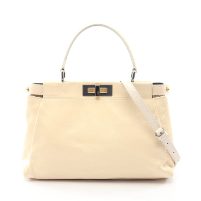 ピーカブー 2WAY ハンドバッグ エナメルレザー アイボリー フェンディ バッグ FENDI