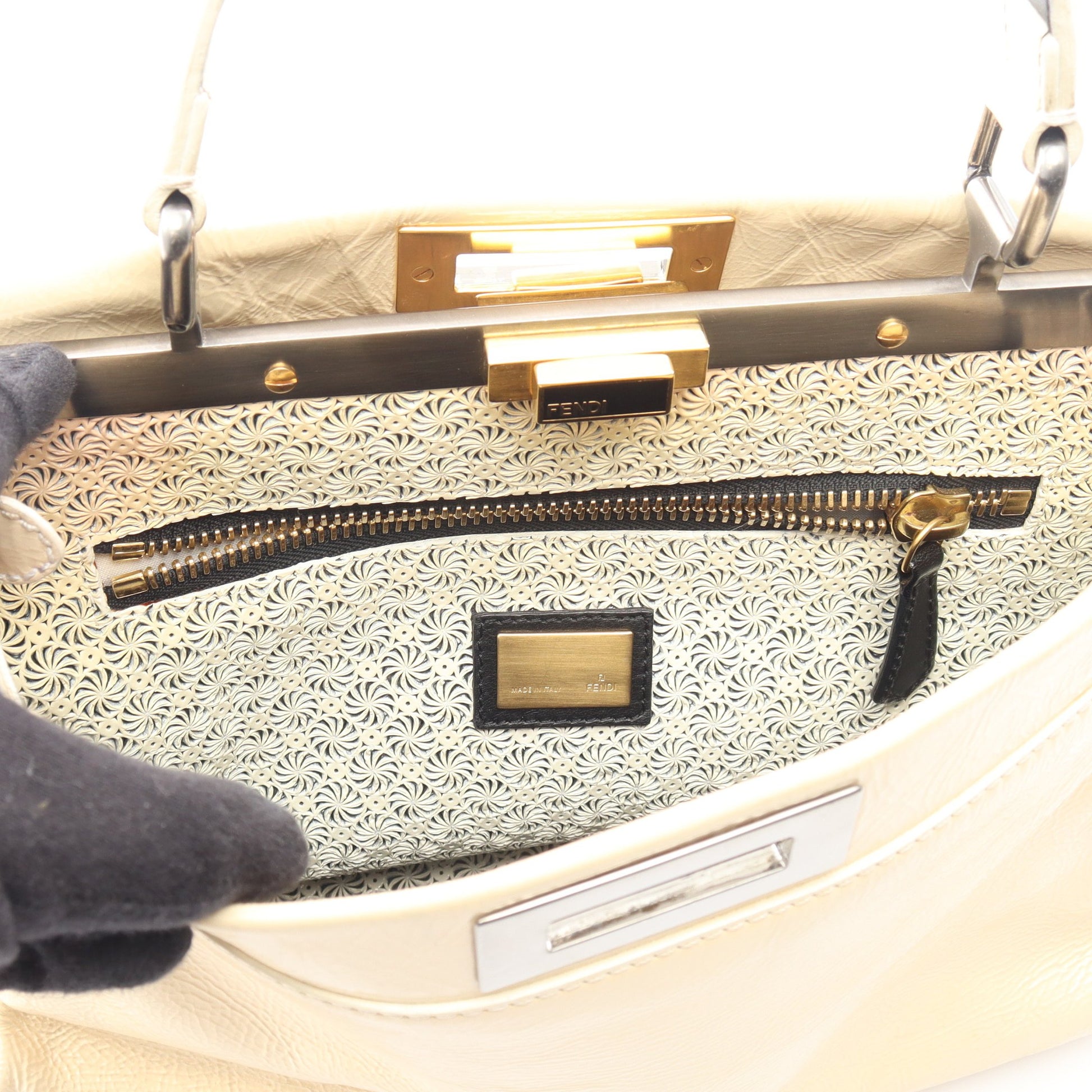ピーカブー 2WAY ハンドバッグ エナメルレザー アイボリー フェンディ バッグ FENDI
