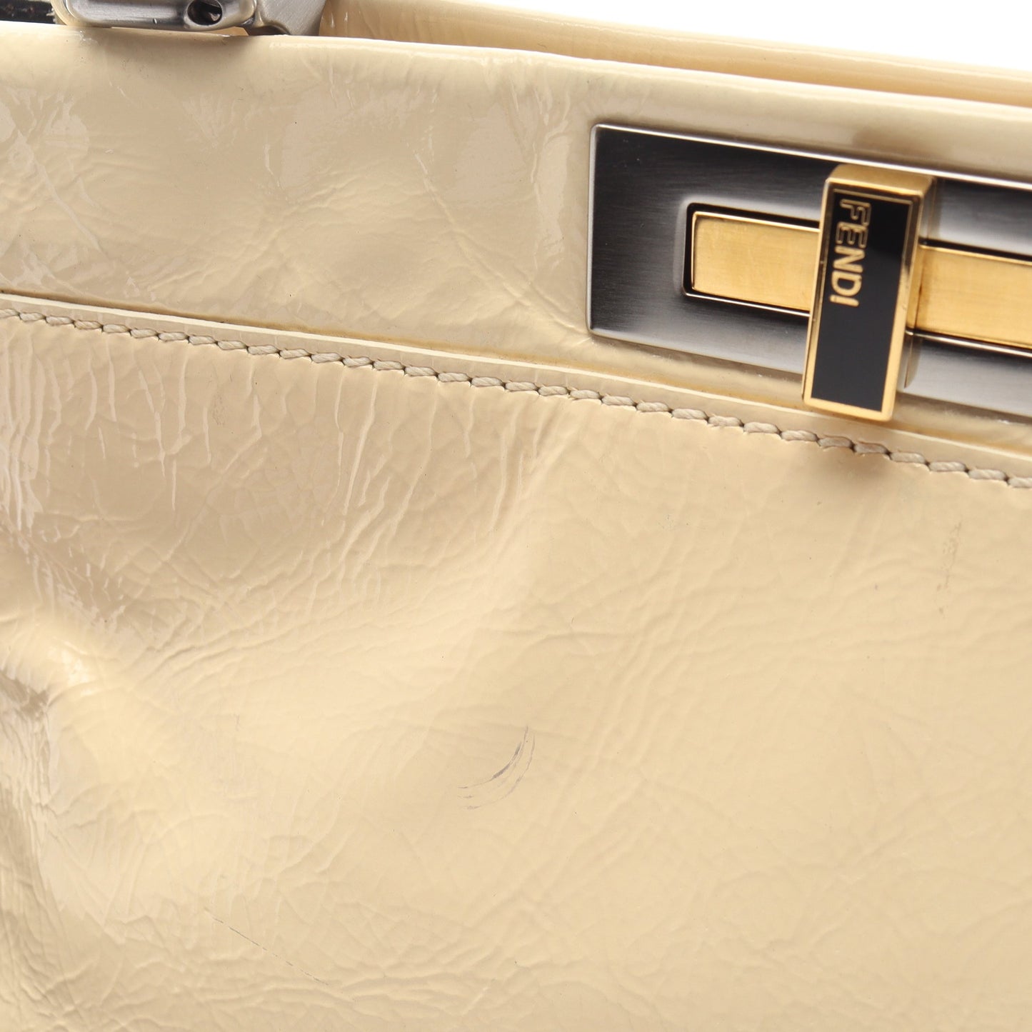 ピーカブー 2WAY ハンドバッグ エナメルレザー アイボリー フェンディ バッグ FENDI