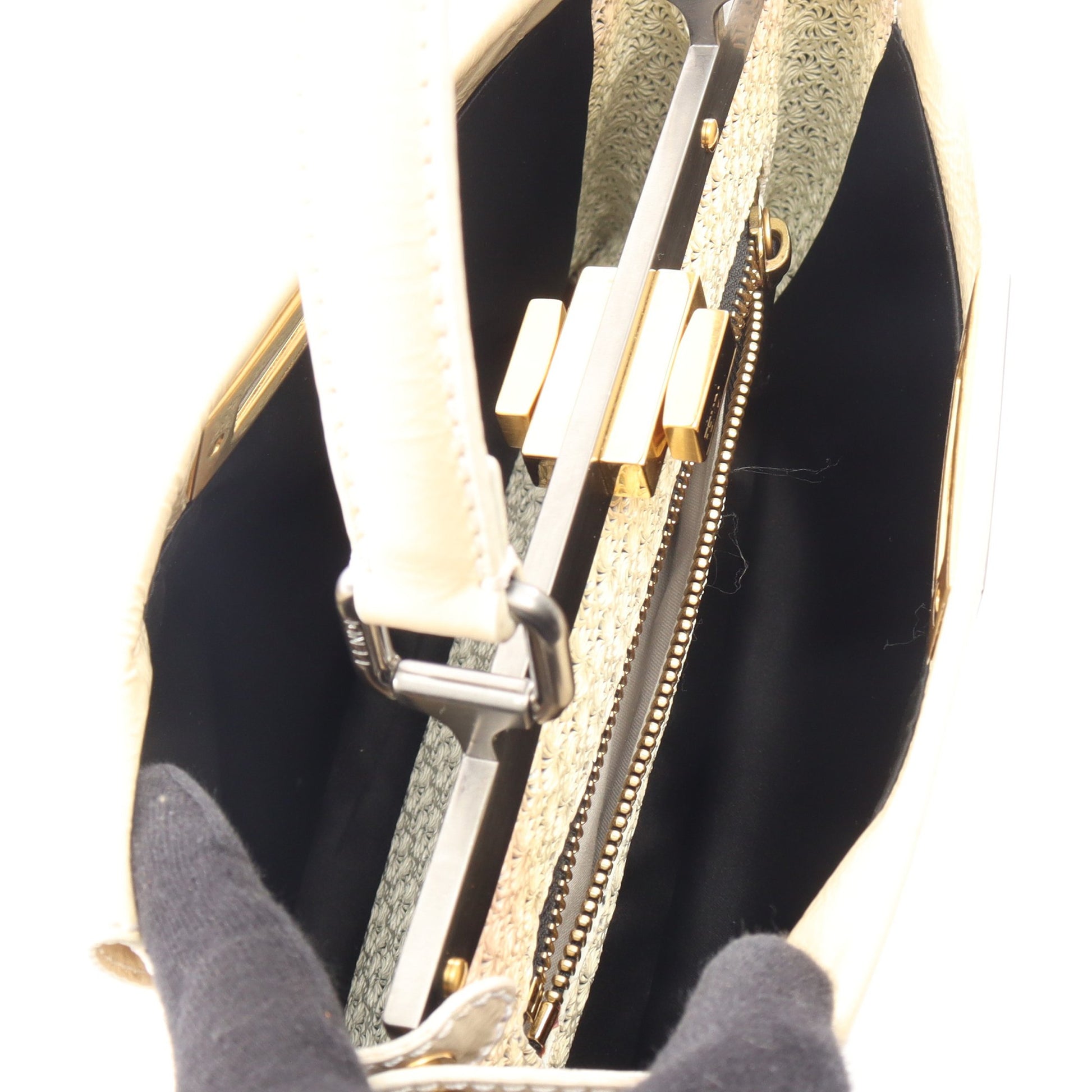 ピーカブー 2WAY ハンドバッグ エナメルレザー アイボリー フェンディ バッグ FENDI