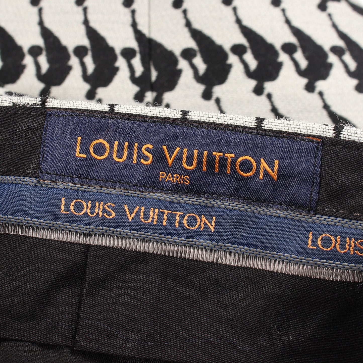 LOUIS VUITTON × NBA ロゴ総柄 スラックス トラウザーズ ウール シルク ライトグレー ブラック ルイヴィトン