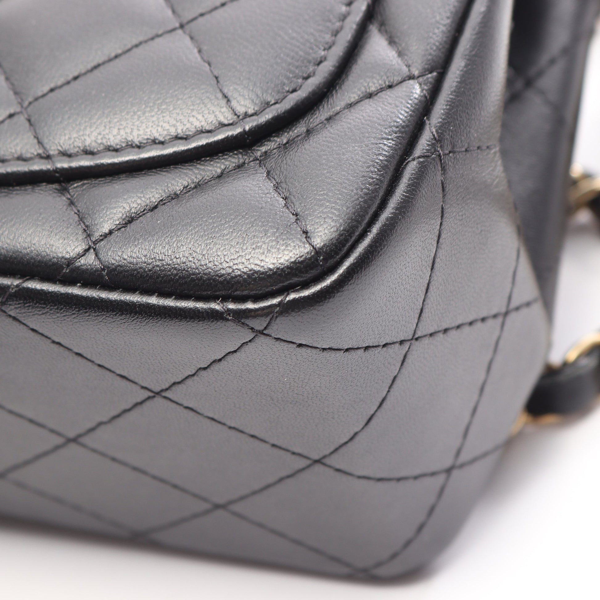 ミニマトラッセ チェーンショルダーバッグ ラムスキン ブラック ゴールド金具 シャネル バッグ CHANEL
