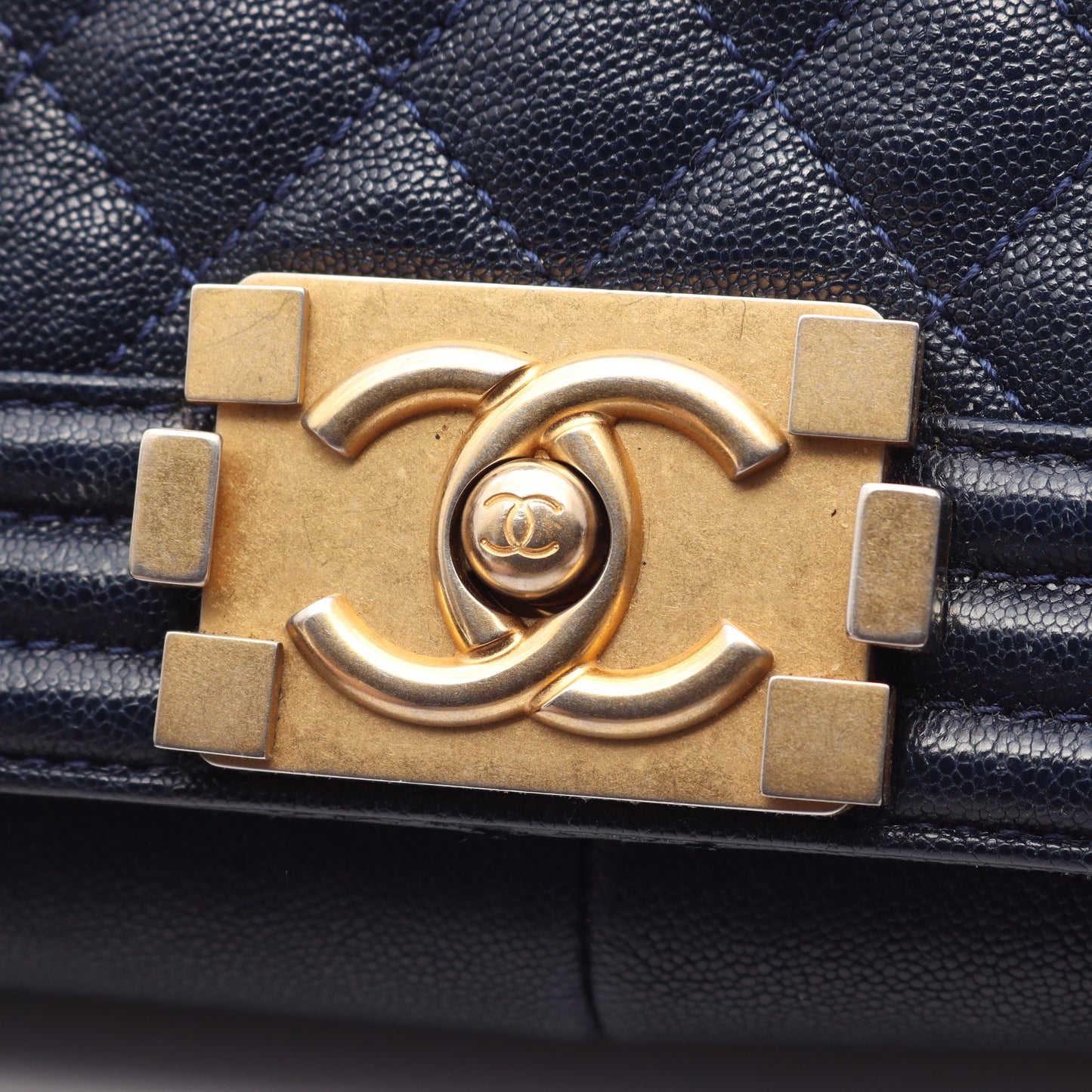 ボーイシャネル チェーンショルダーバッグ キャビアスキン ネイビー ゴールド金具 シャネル バッグ CHANEL