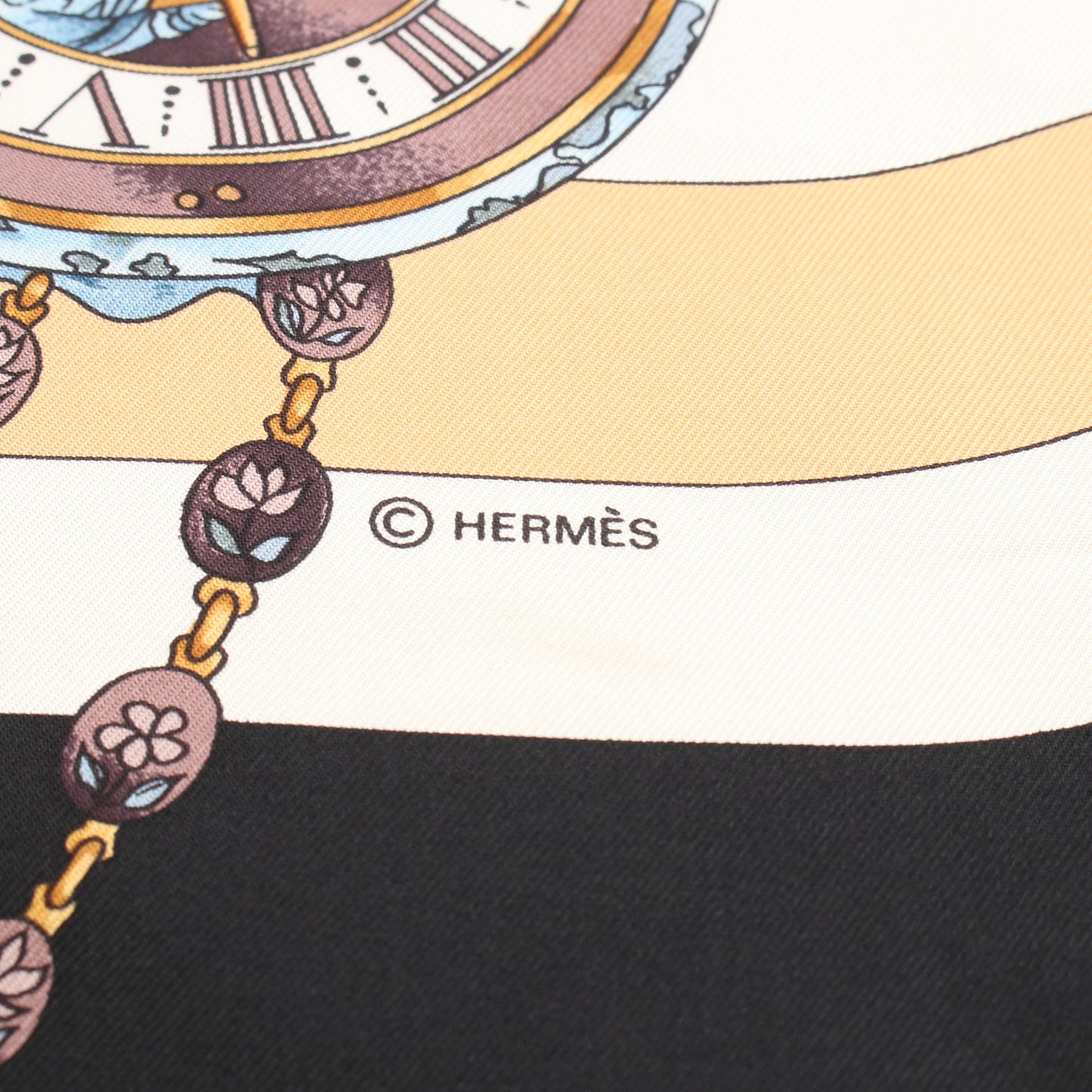 カレ90 parmi les fleurs je compte les heures スカーフ シルク ホワイト ブラック マルチカラー エルメス 財布・小物 HERMES