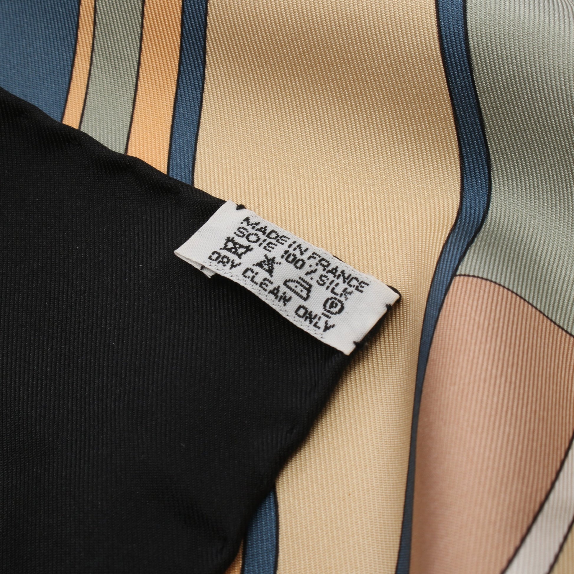 カレ90 parmi les fleurs je compte les heures スカーフ シルク ホワイト ブラック マルチカラー エルメス 財布・小物 HERMES