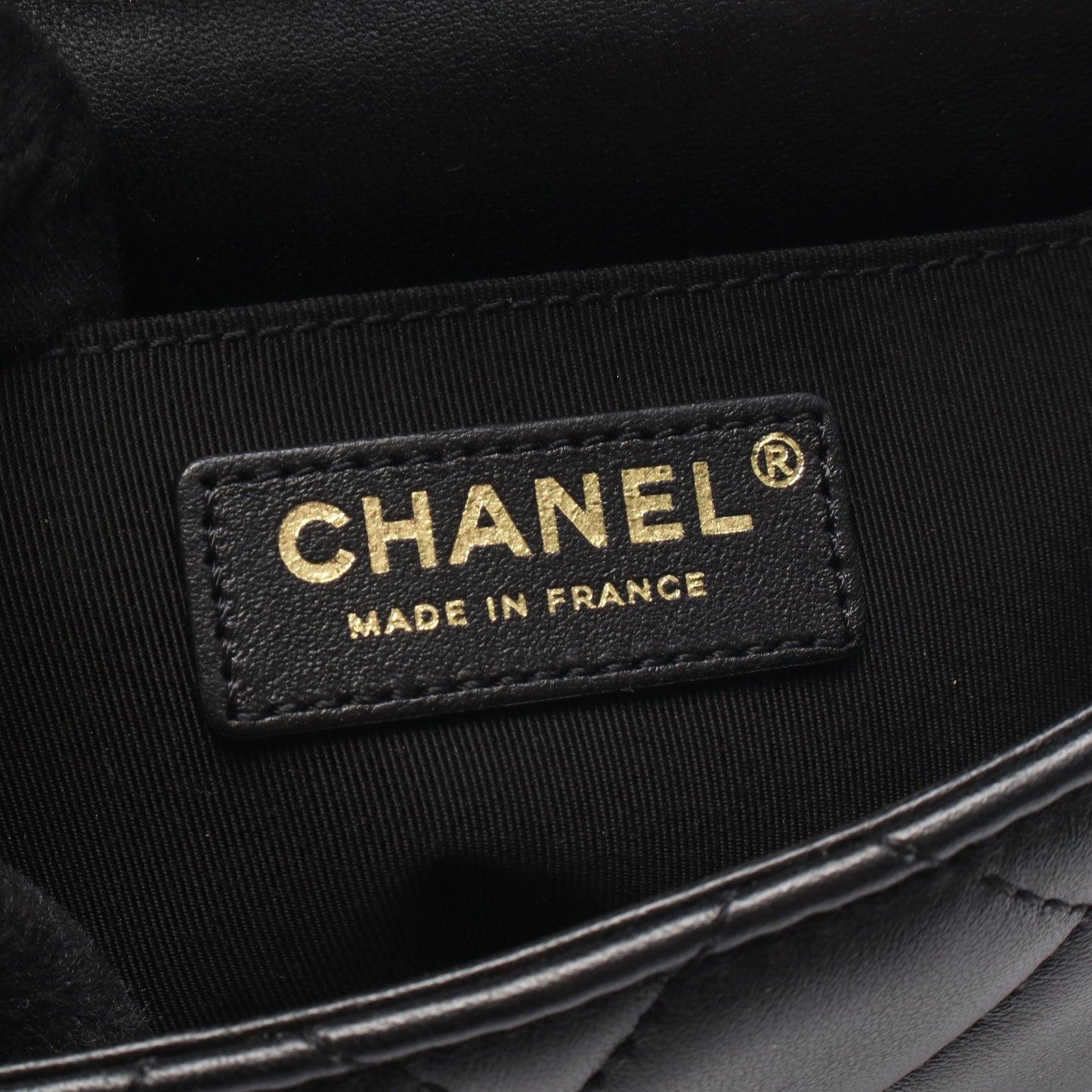 マトラッセ スモールフラップ チェーンショルダーバッグ レザー ブラック ゴールド金具 シャネル