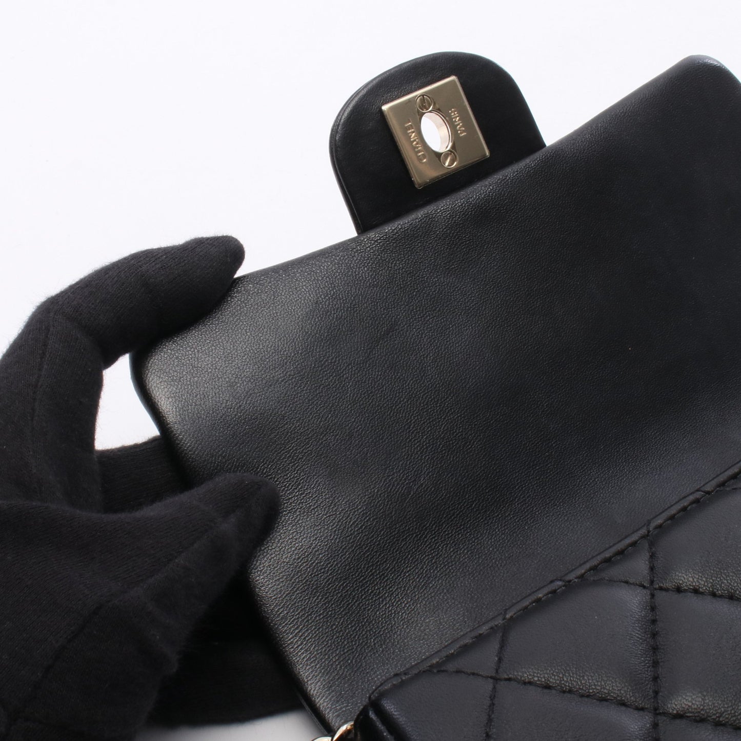 マトラッセ スモールフラップ チェーンショルダーバッグ レザー ブラック ゴールド金具 シャネル