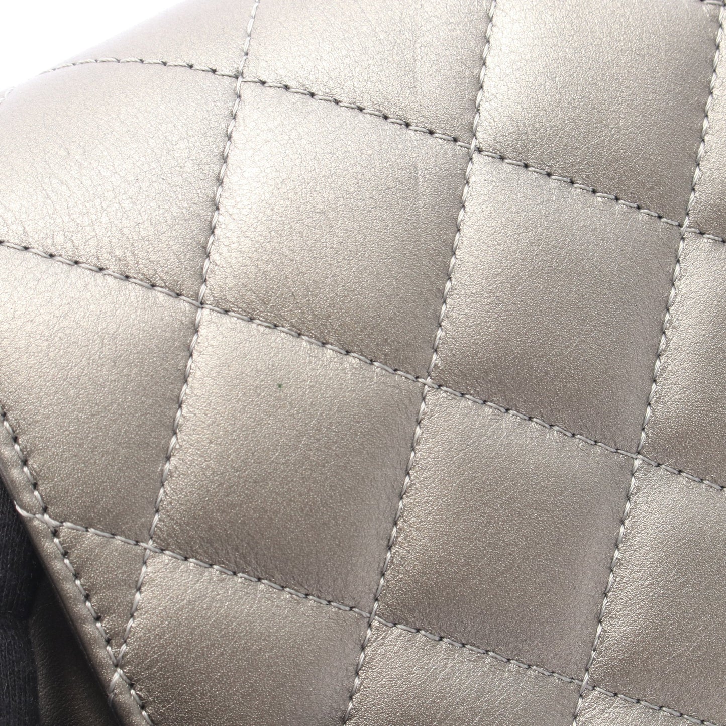 マトラッセ ラウンドフラップ スモール メタリック チェーンショルダーバッグ ラムスキン グレー シルバー金具 シャネル