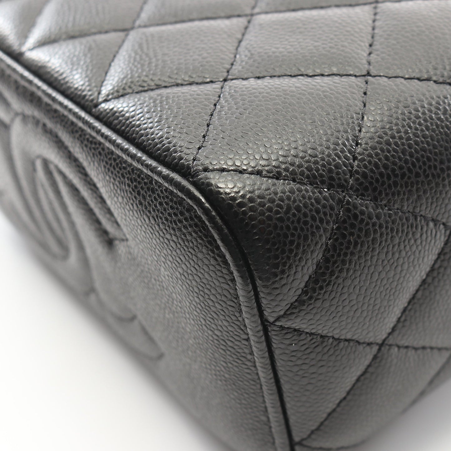 マトラッセ スモールバニティ チェーンショルダーバッグ キャビアスキン ブラック ゴールド金具 シャネル バッグ CHANEL