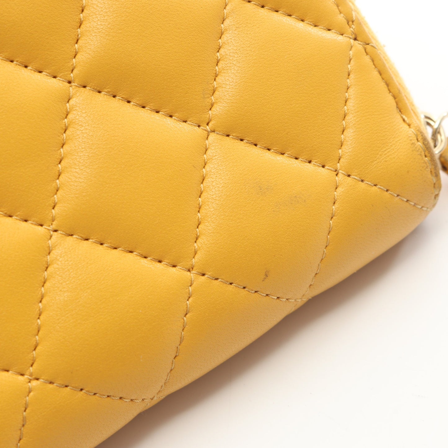 マトラッセ ラウンドファスナー長財布 ラムスキン イエロー ゴールド金具 シャネル
