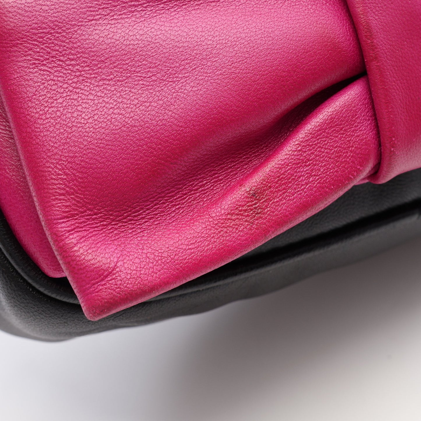 ショルダーバッグ レザー ブラック ピンクパープル プラダ