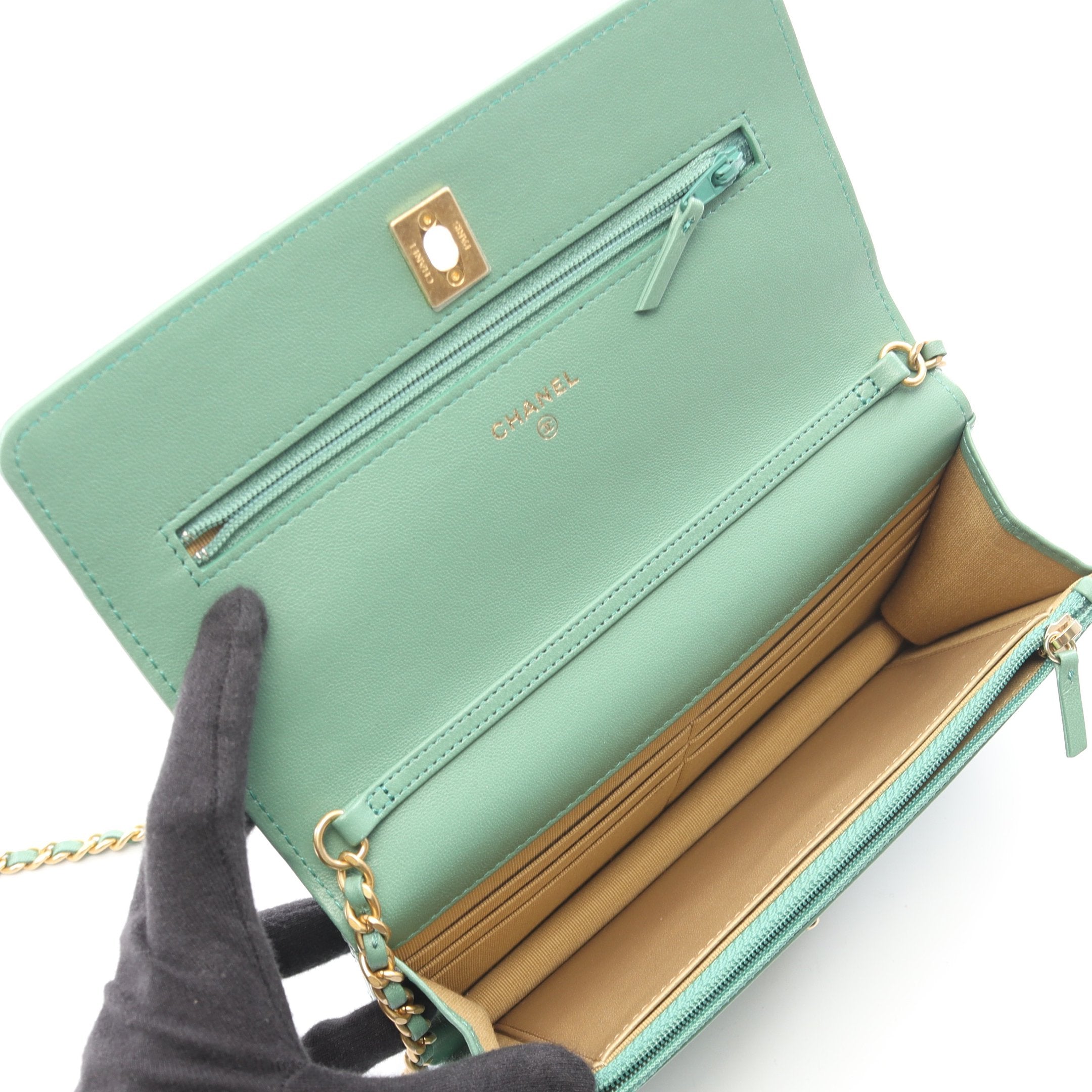 マトラッセ チェーンウォレット ラムスキン グリーン ゴールド金具