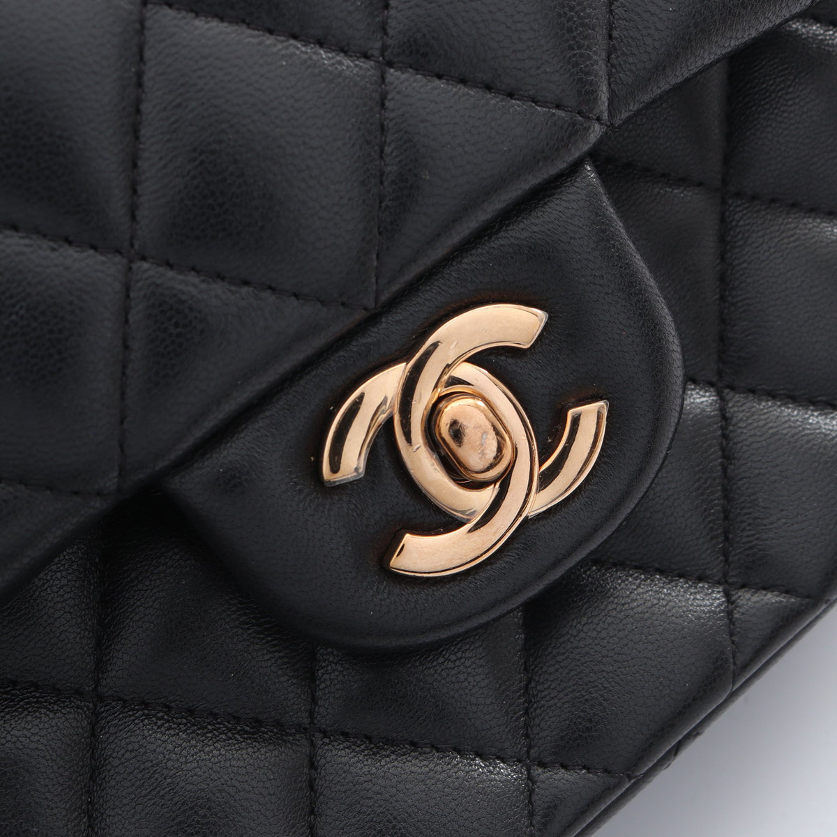 マトラッセ Wフラップ Wチェーンショルダーバッグ ラムスキン ブラック ゴールド金具 シャネル バッグ CHANEL