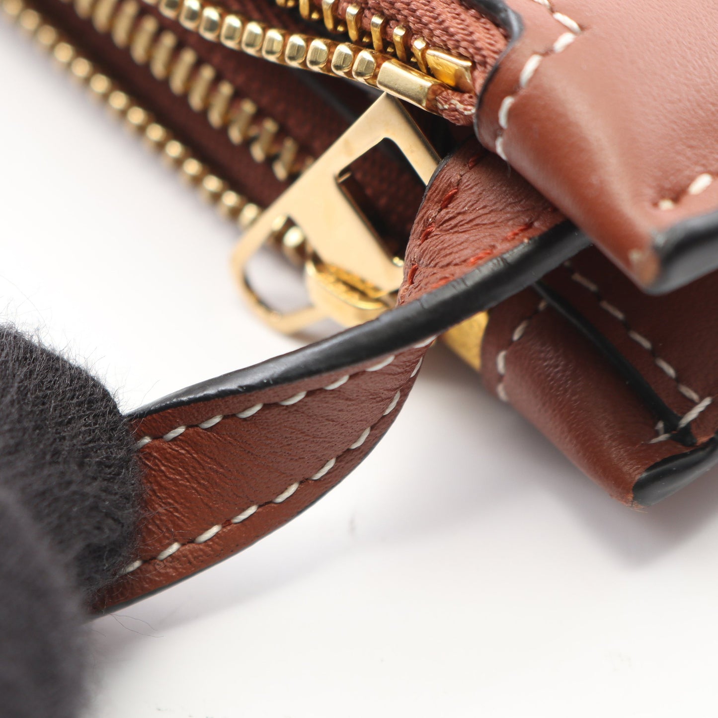 GATE DOUBLE ZIP POUCH ゲート ダブルジップ ポーチ ショルダーバッグ レザー ブラウン ロエベ