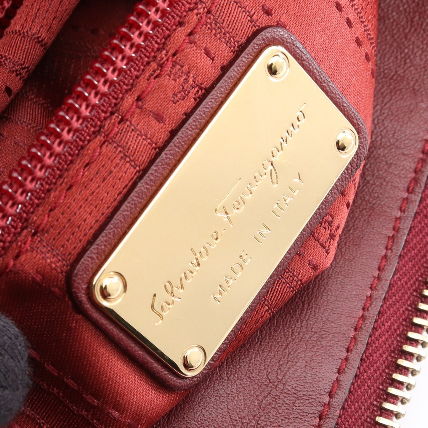 ヴァラ ワンショルダーバッグ レザー ボルドー サルヴァトーレフェラガモ バッグ Salvatore Ferragamo