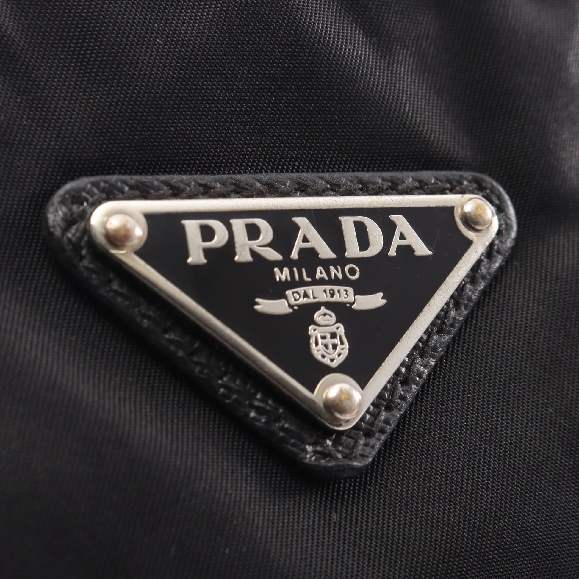 トライアングルロゴ ショルダーバッグ ナイロン サフィアーノレザー ブラック プラダ バッグ PRADA