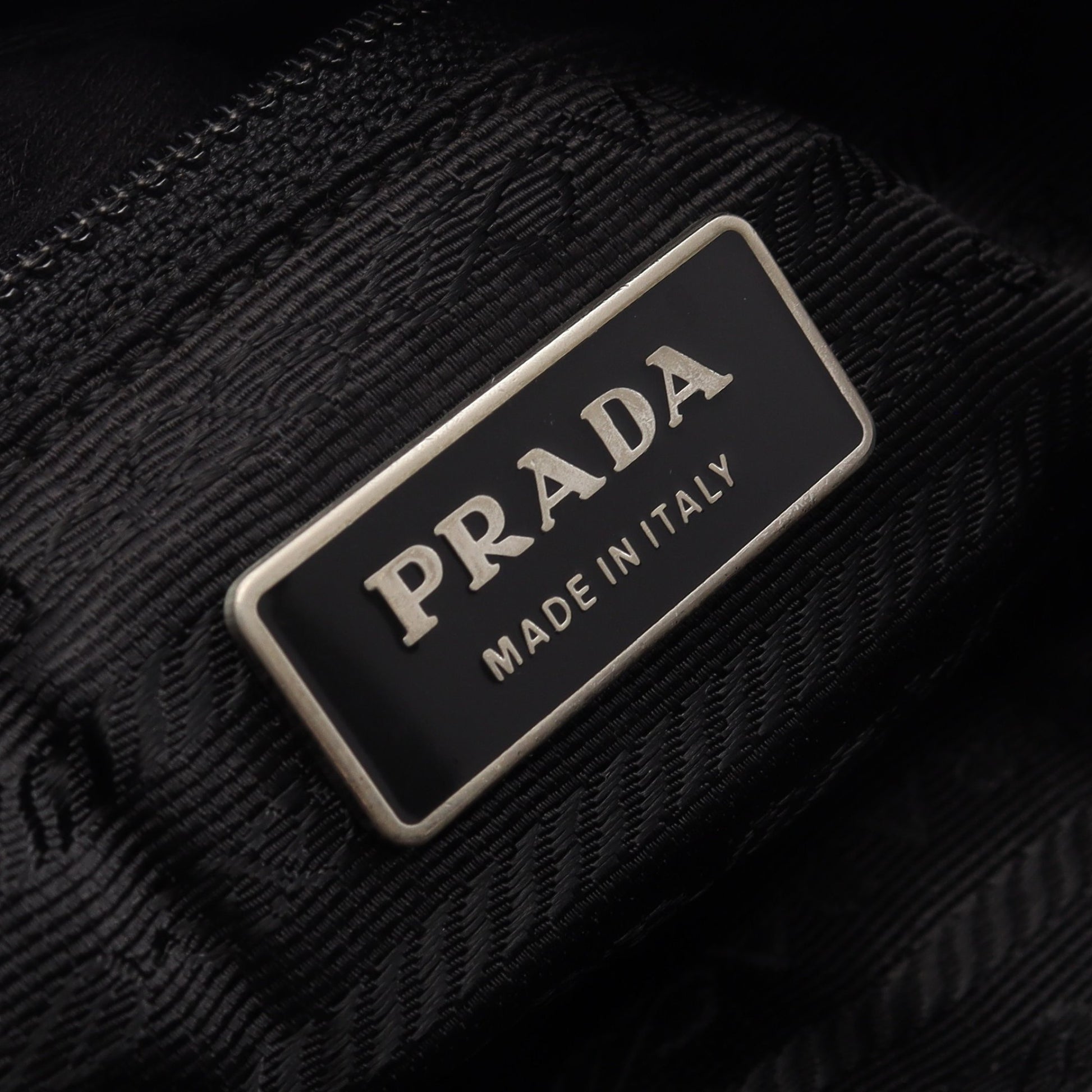トライアングルロゴ ショルダーバッグ ナイロン レザー ブラック プラダ バッグ PRADA