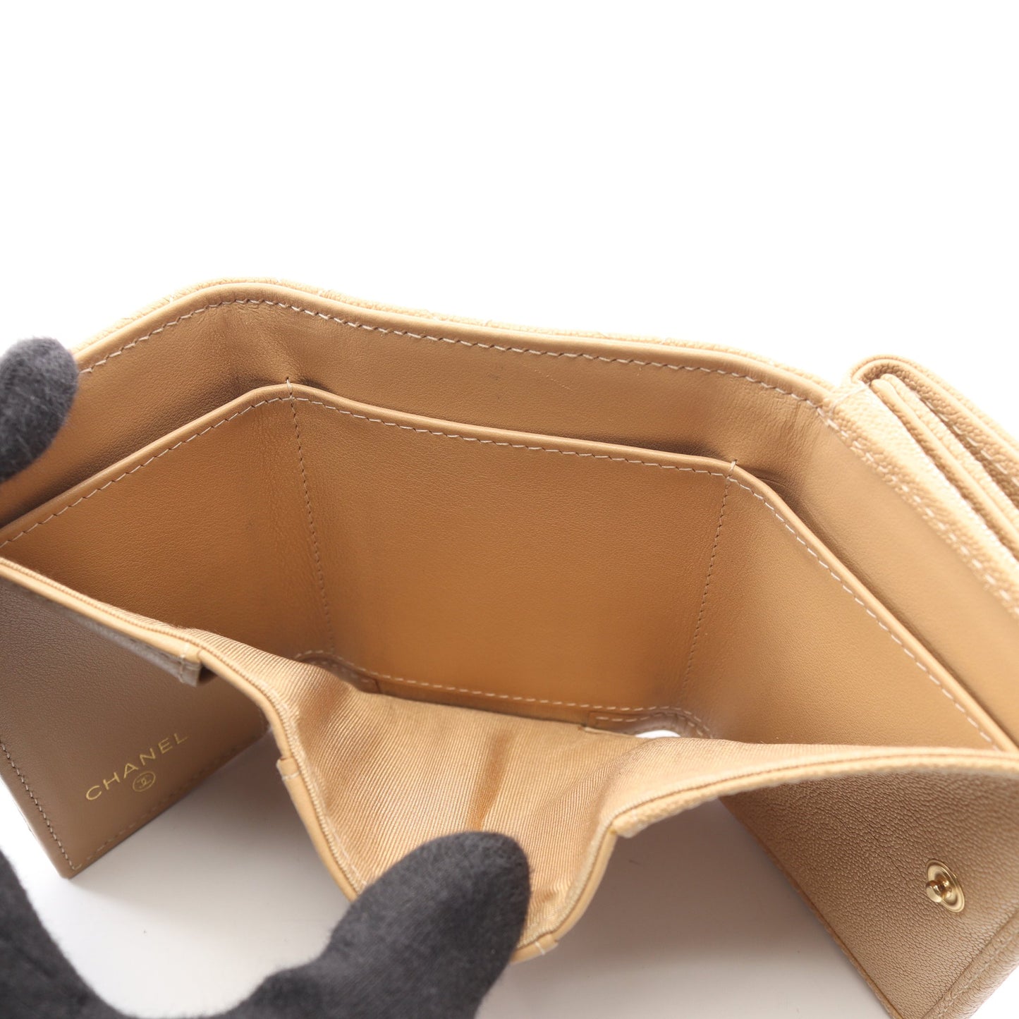 ボーイシャネル 三つ折り財布 キャビアスキン ベージュ ゴールド金具 シャネル 財布・小物 CHANEL
