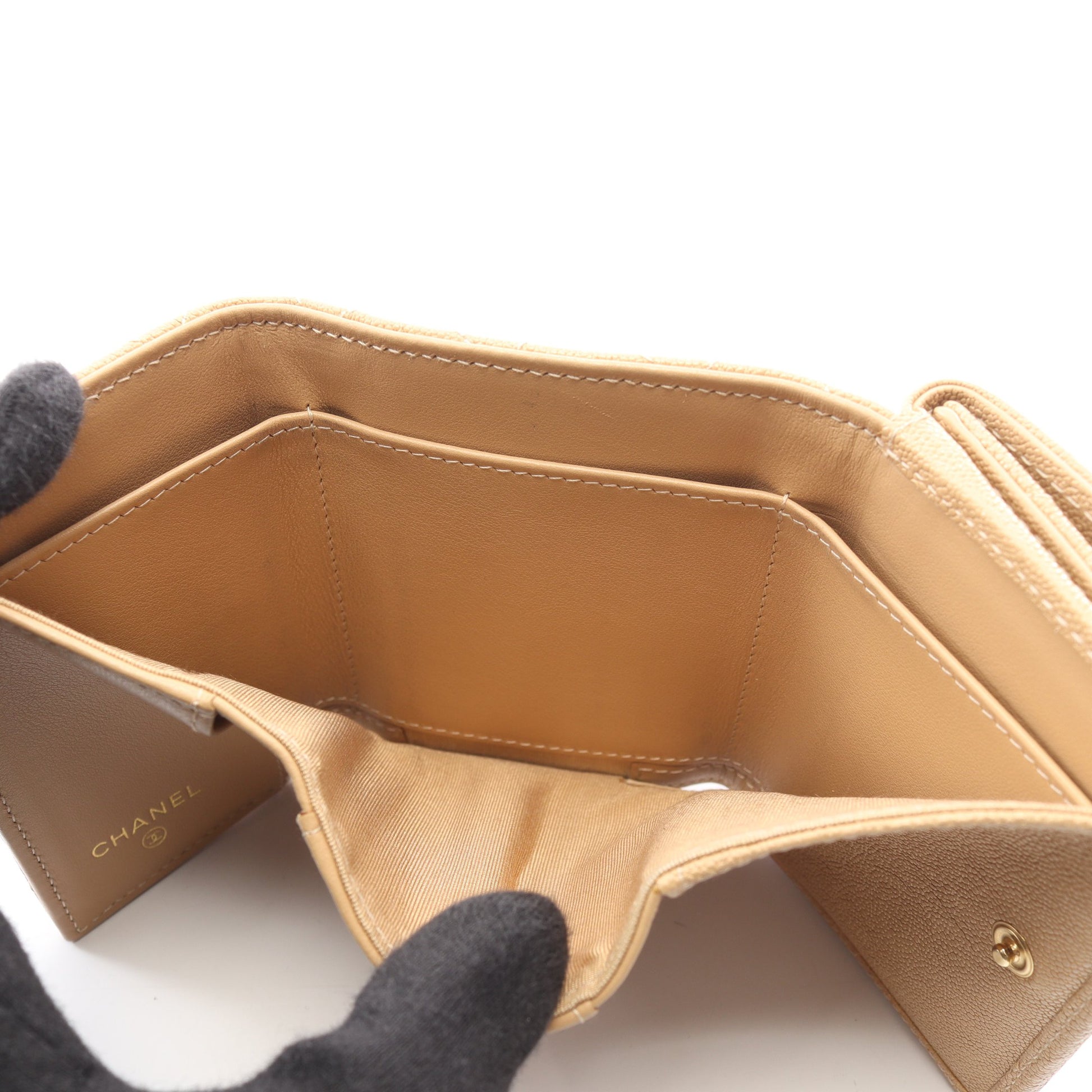 ボーイシャネル 三つ折り財布 キャビアスキン ベージュ ゴールド金具 シャネル 財布・小物 CHANEL